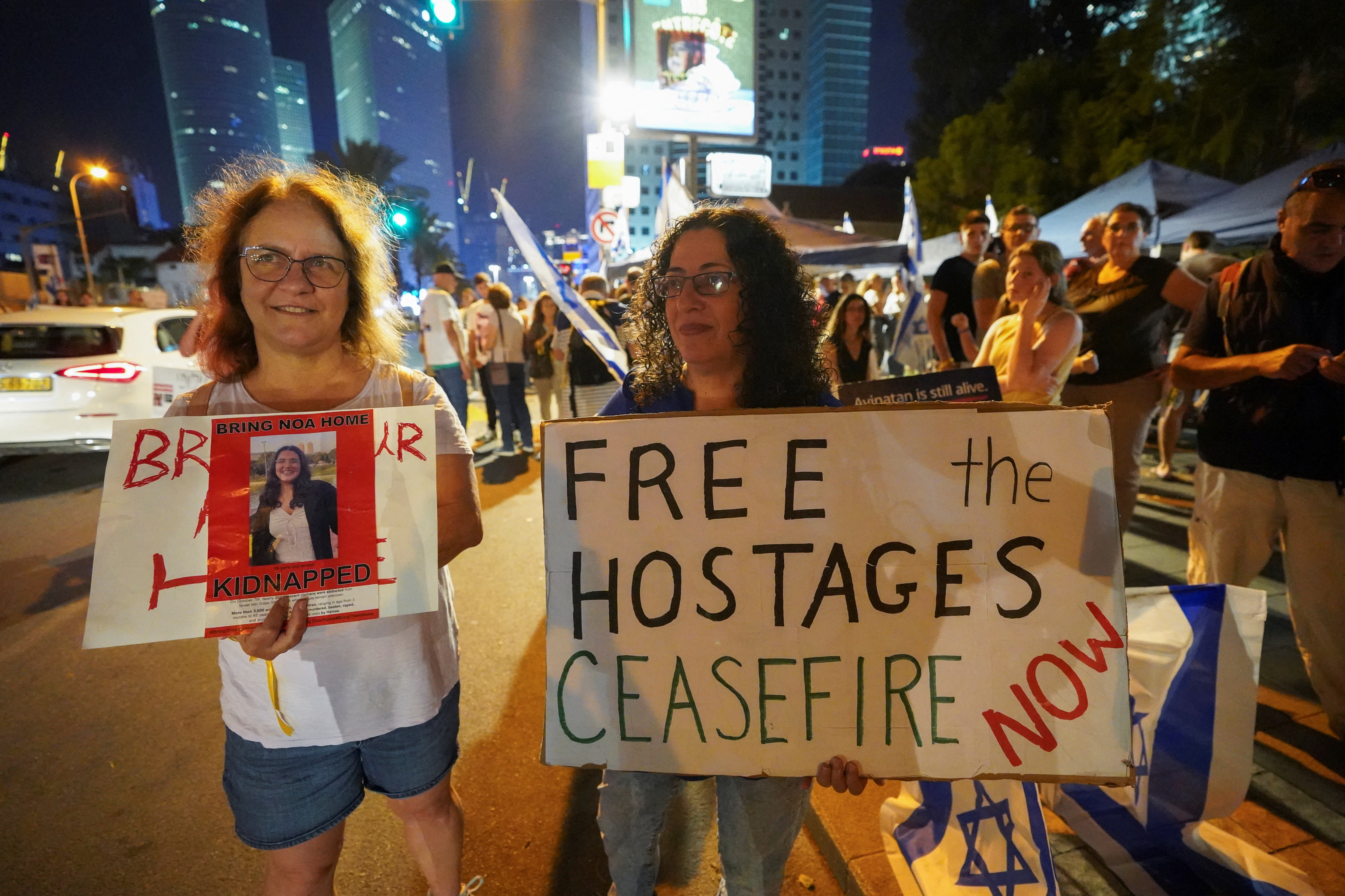 Residents of Tel Aviv show solidarity with the families of hostages and missing people