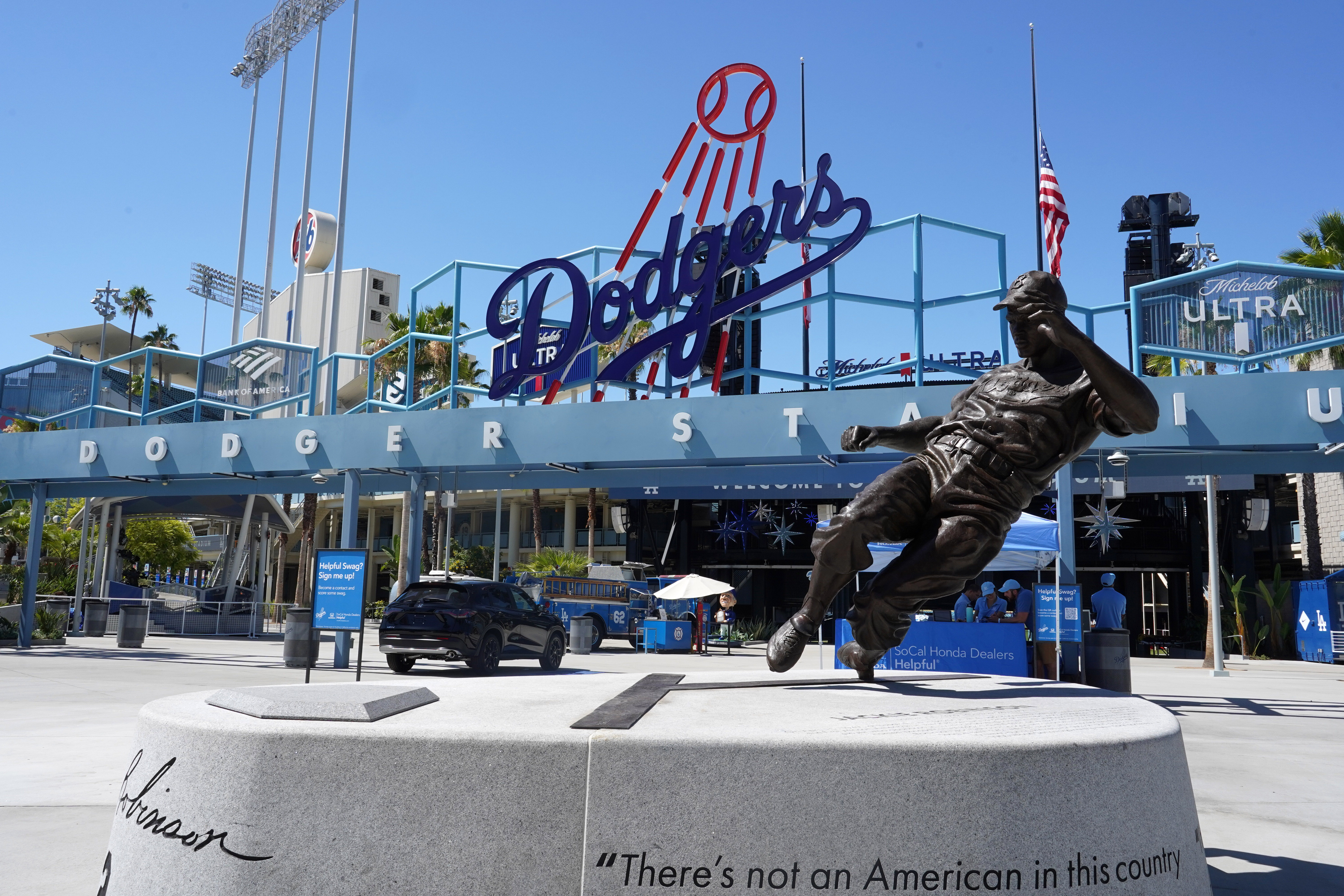 Dodger Stadium workers vote to authorize strike ahead of All-Star