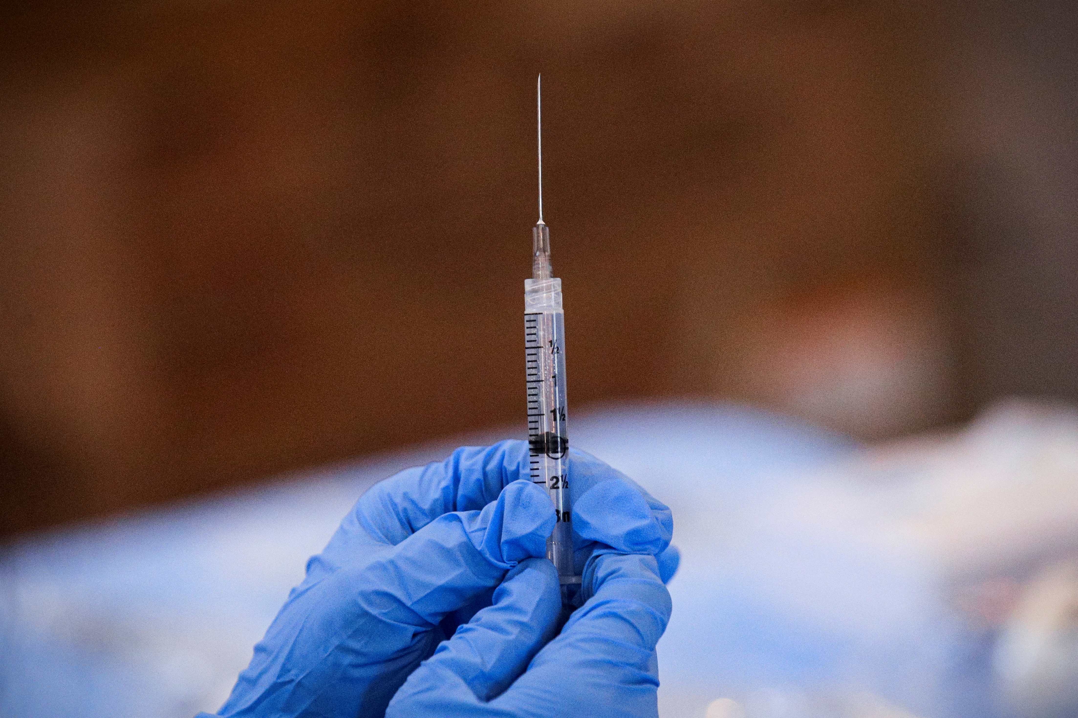 A syringe is filled with a dose of Pfizer's coronavirus disease (COVID-19) vaccine at a pop-up community vaccination center at the Gateway World Christian Center in Valley Stream, New York, U.S., February 23, 2021.  REUTERS/Brendan McDermid/File Photo
