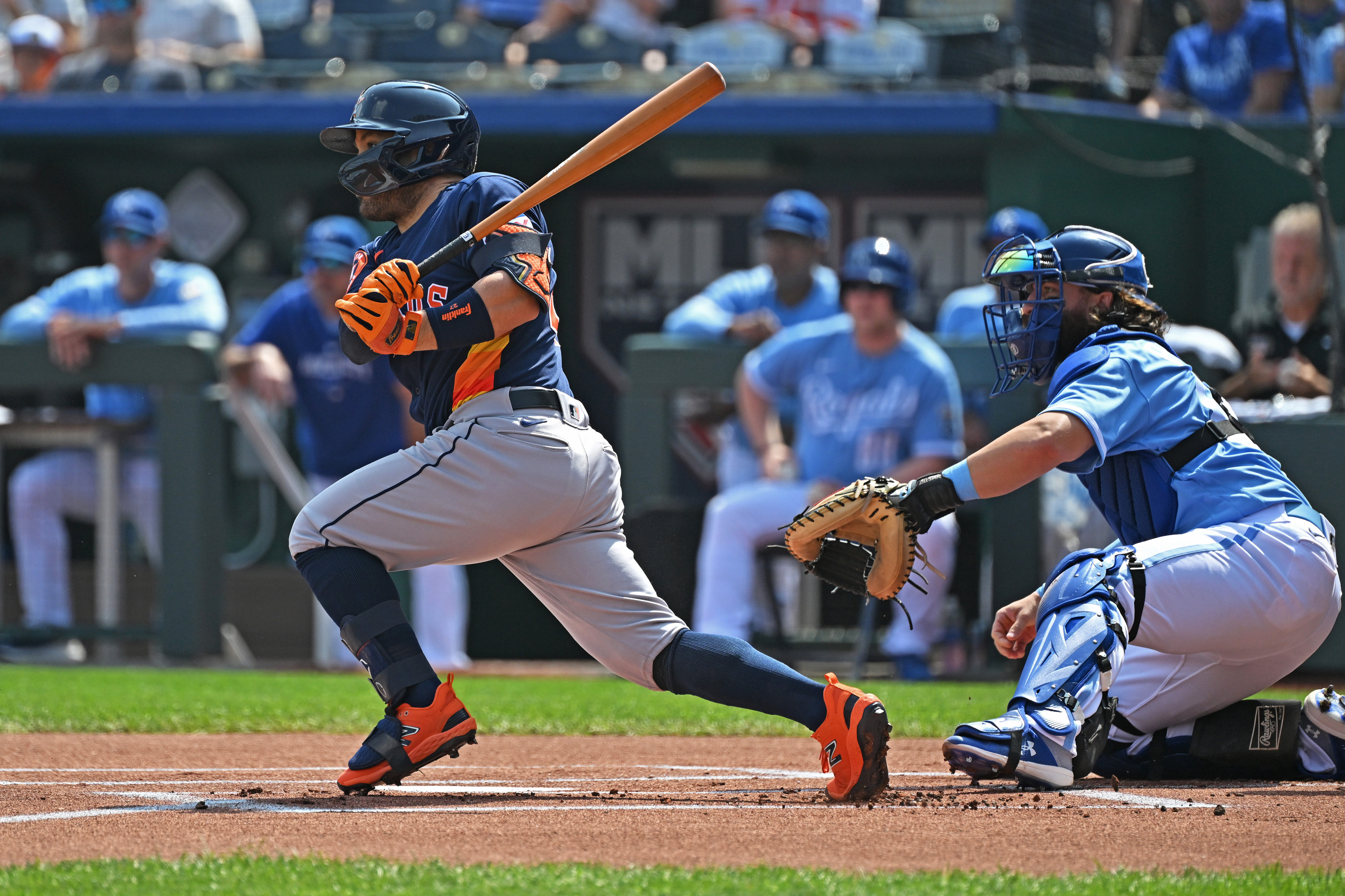 Astros bounce back to end Royals' four-game win streak