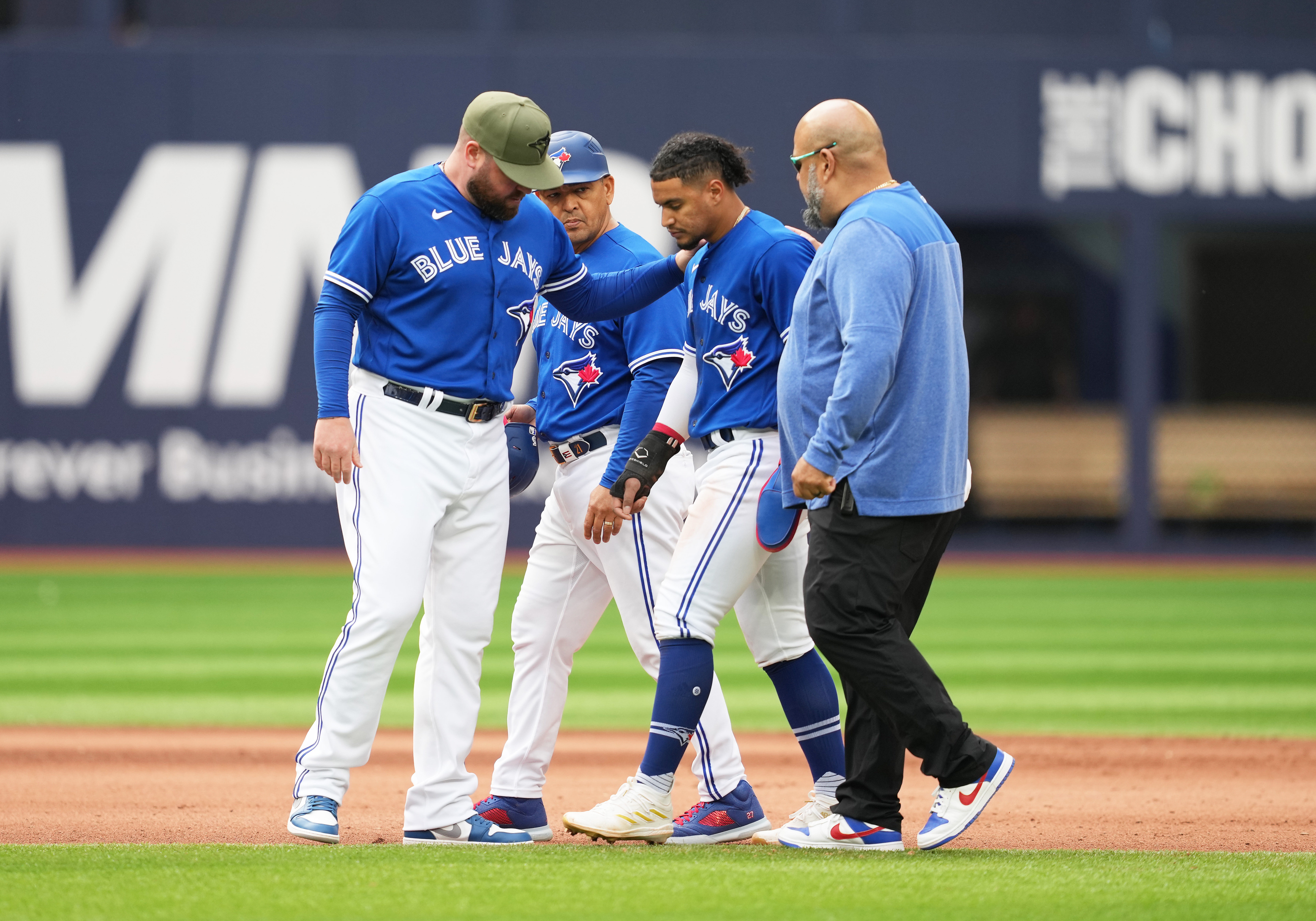 Orioles score on throwing mishap in 10th inning to clip Jays