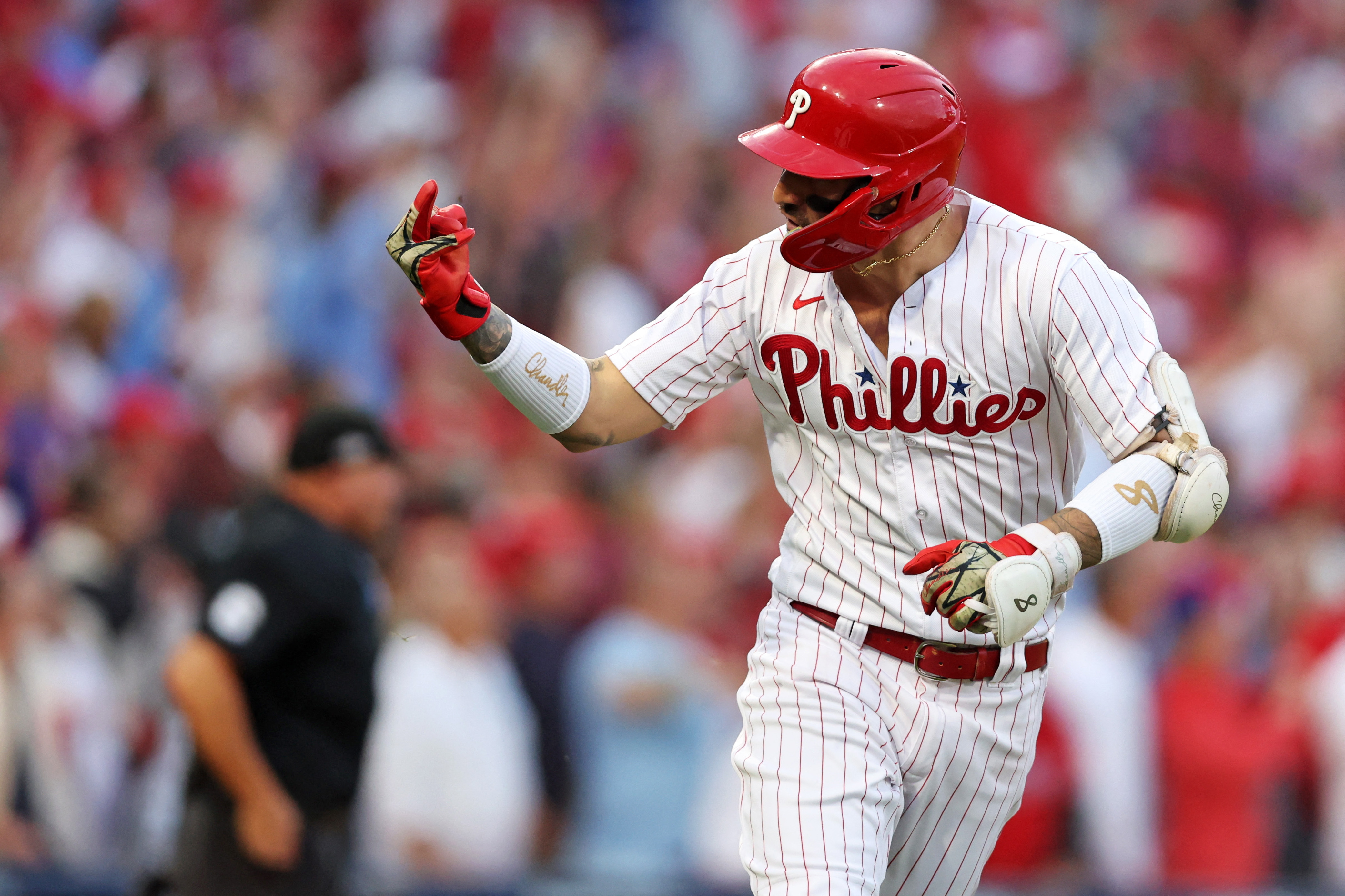 Phillies sign Seranthony Dominguez to a two-year deal - Líder en deportes