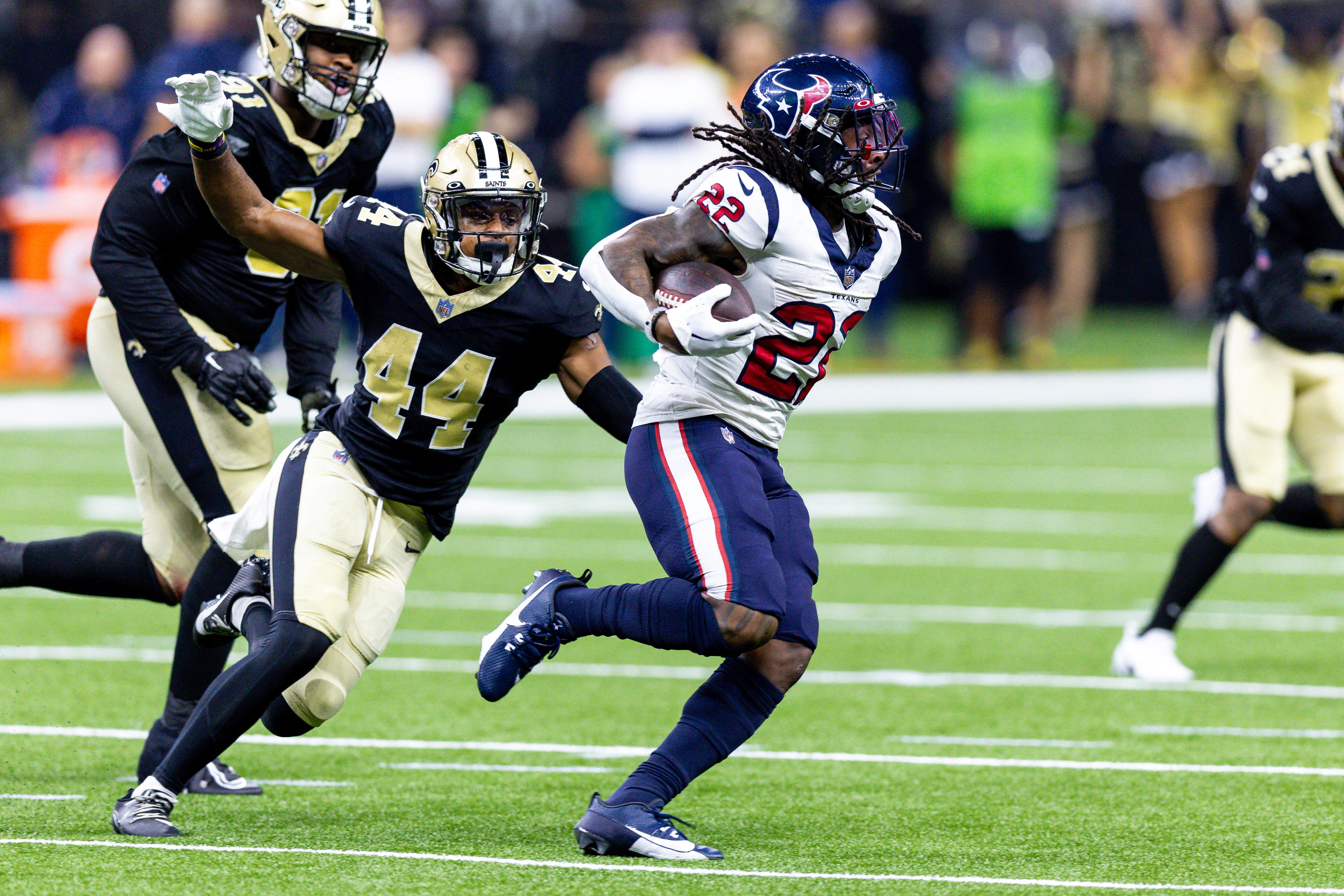 Late interception gets Texans past Saints, 17-13