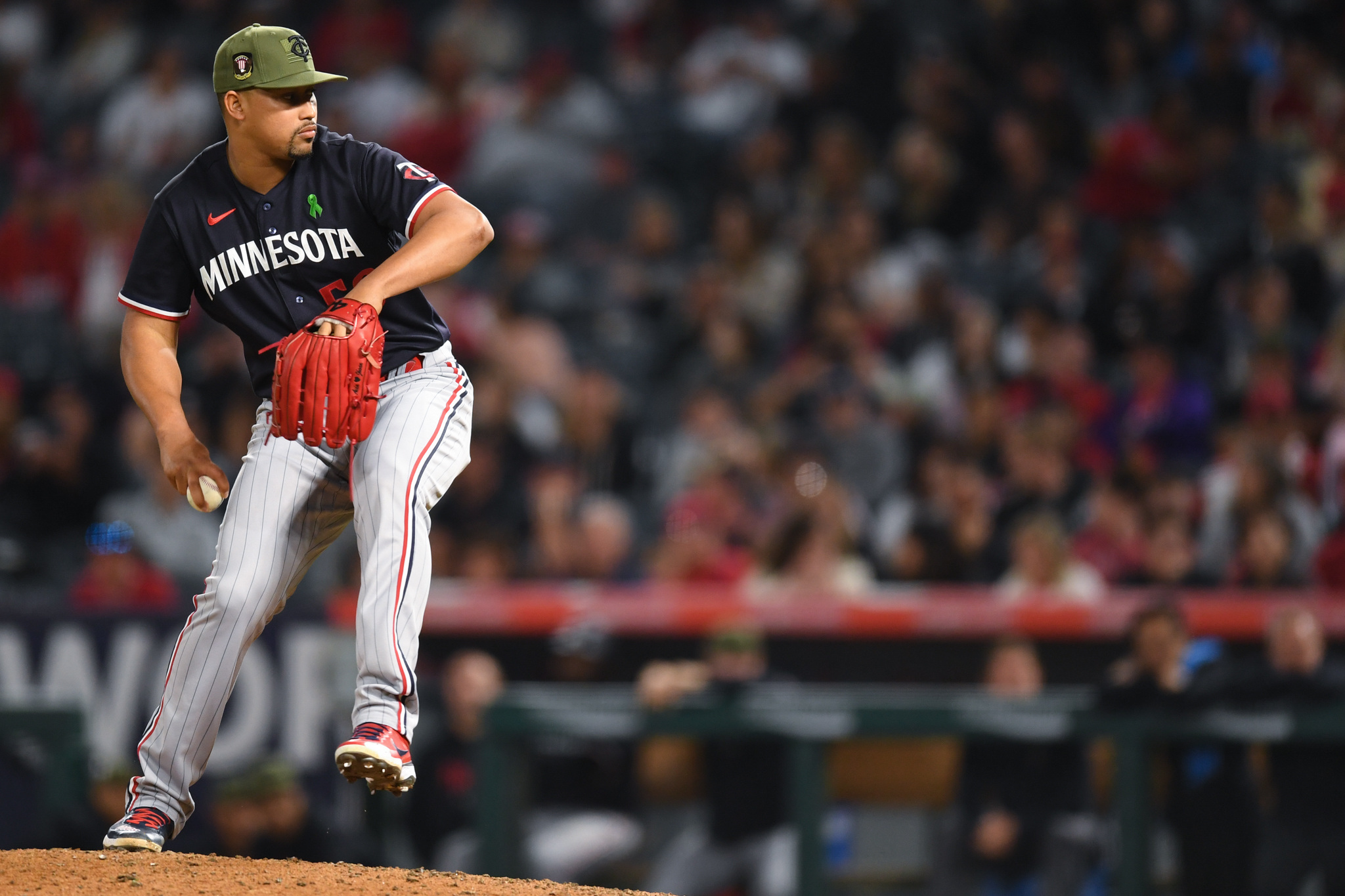 Kyle Farmer helps Twins cruise past Angels