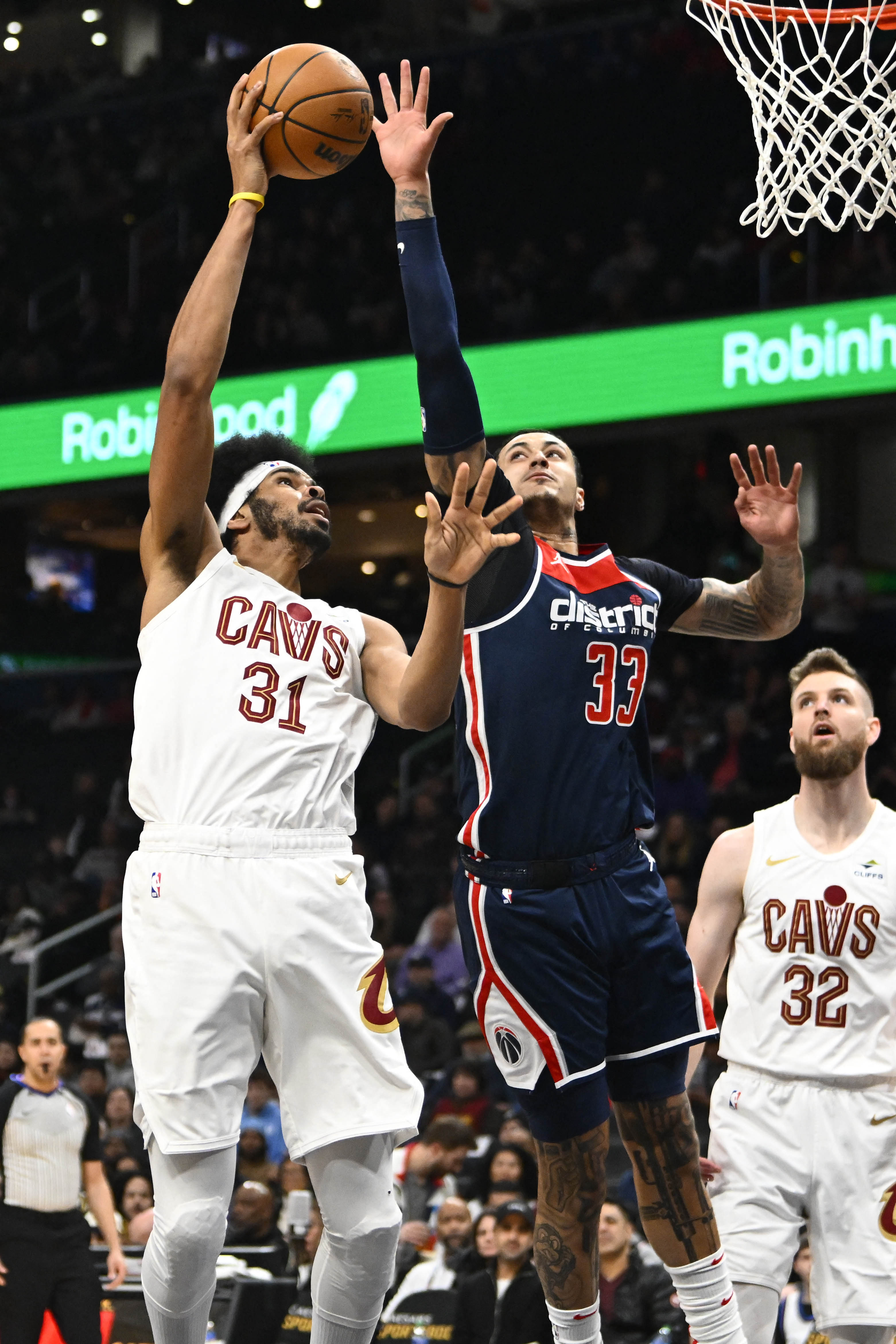 Donovan Mitchell pours in 40 as Cavs outlast Wizards | Reuters