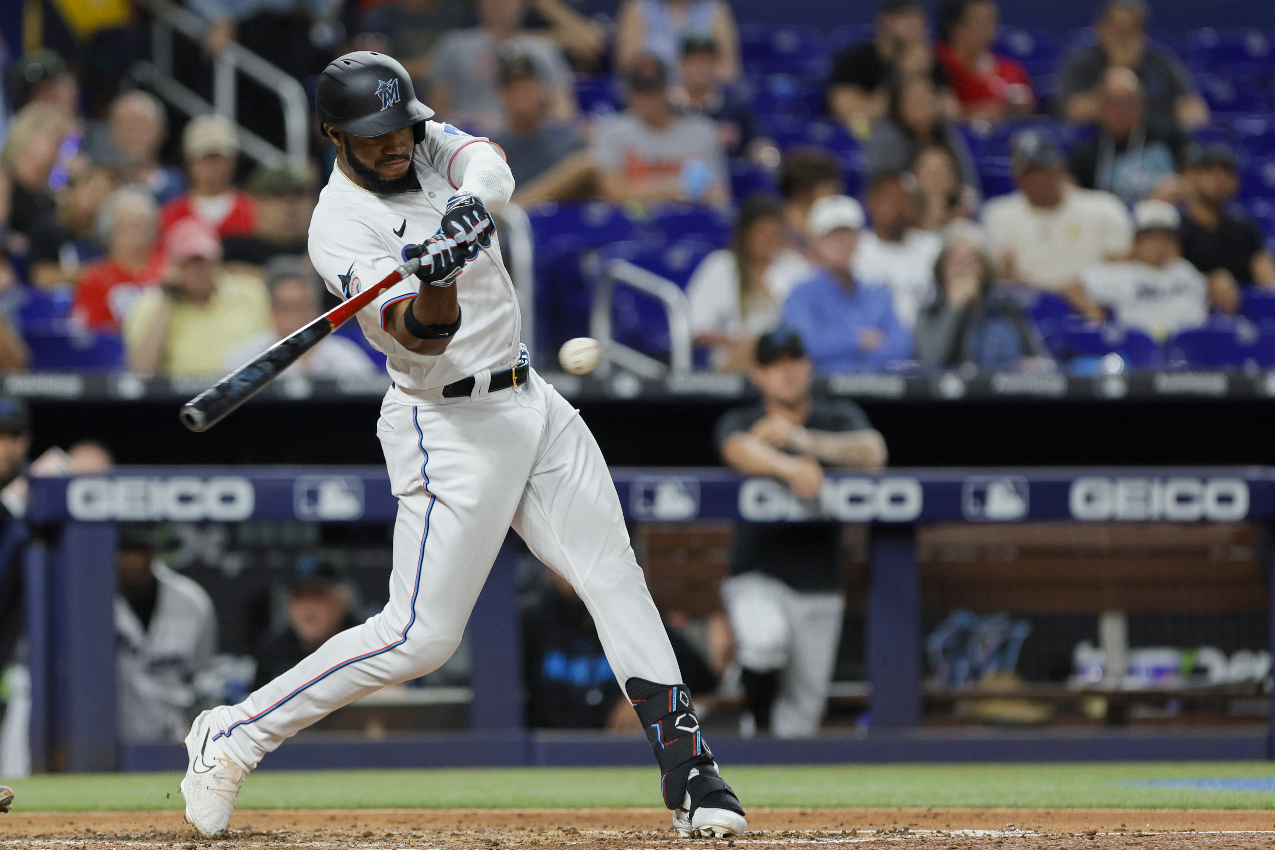 Padres rally past Marlins with five in ninth