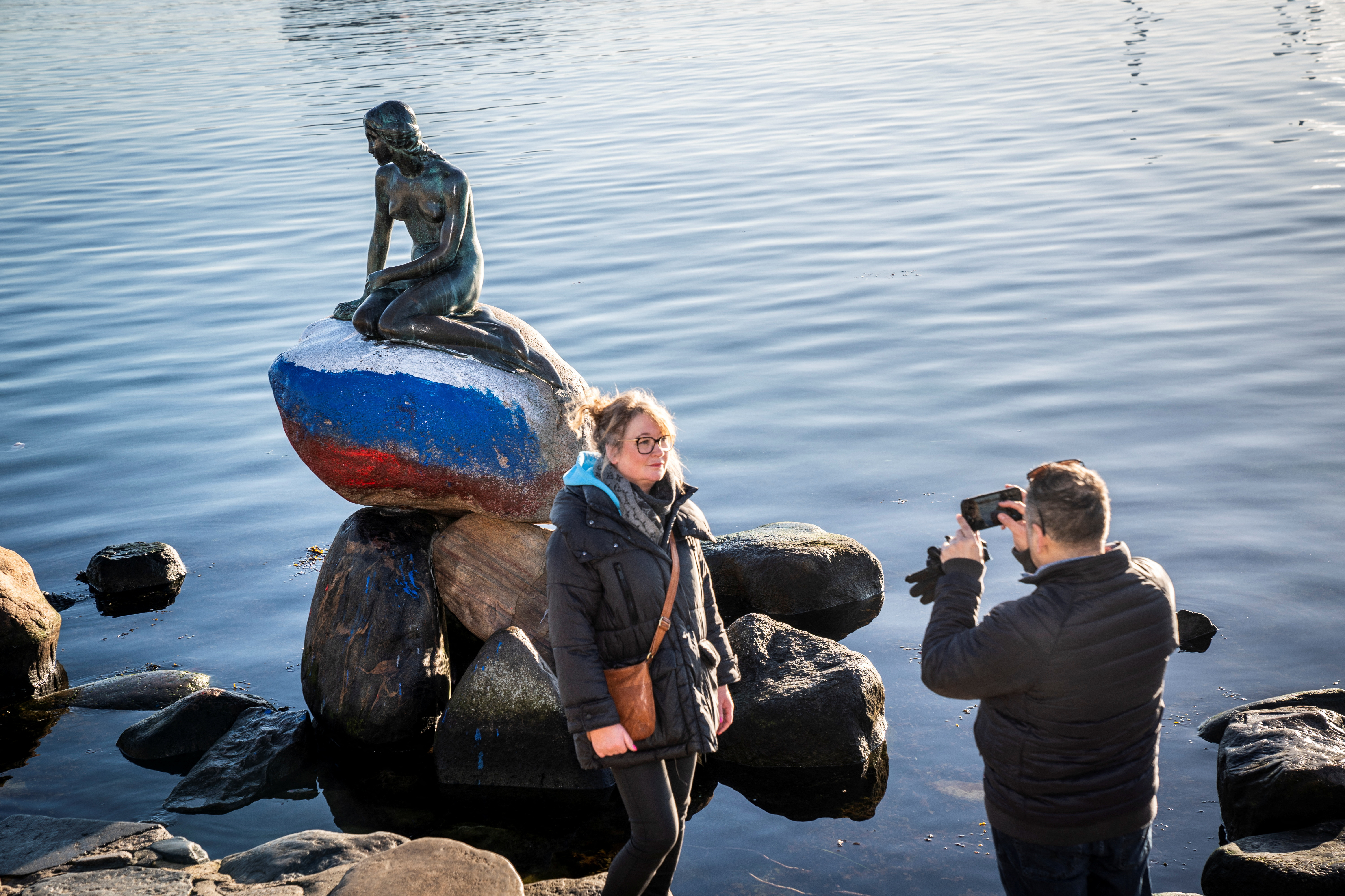 Little Mermaid sculpture has Russian flag colours painted on it in Copenhagen