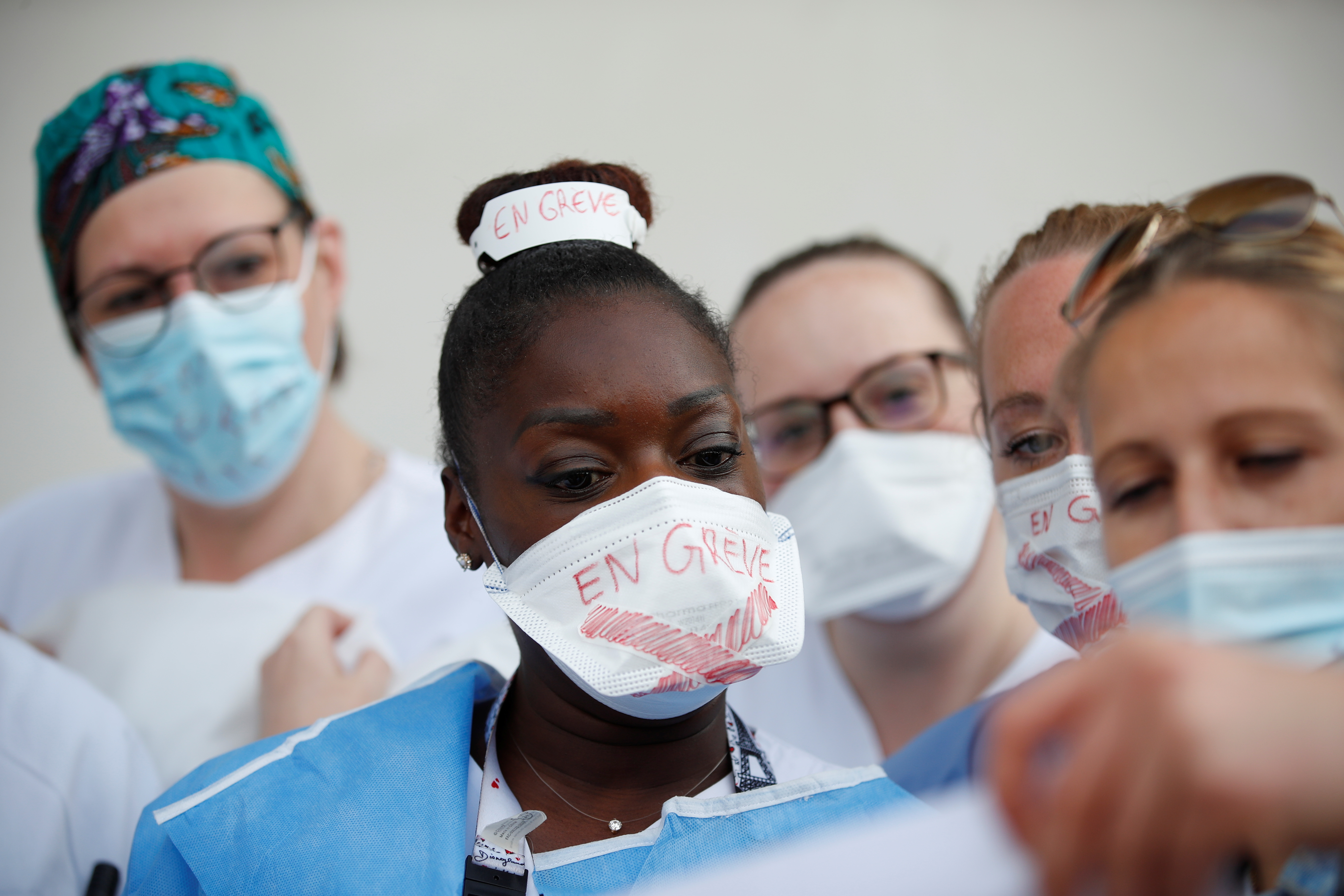 French Intensive Care Unit medical staff on strike near Paris