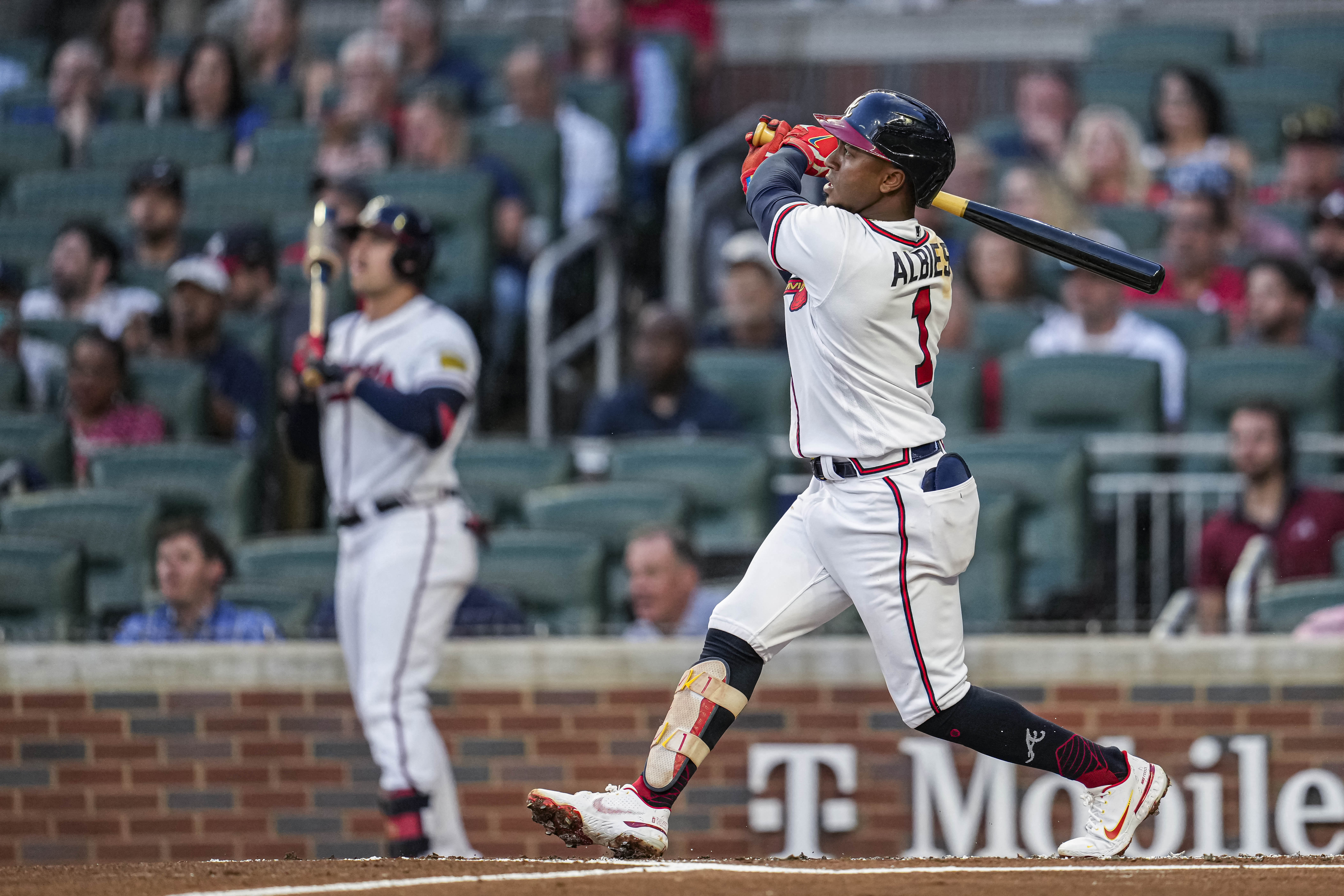 Five homers help Braves power past Phillies, 15-3