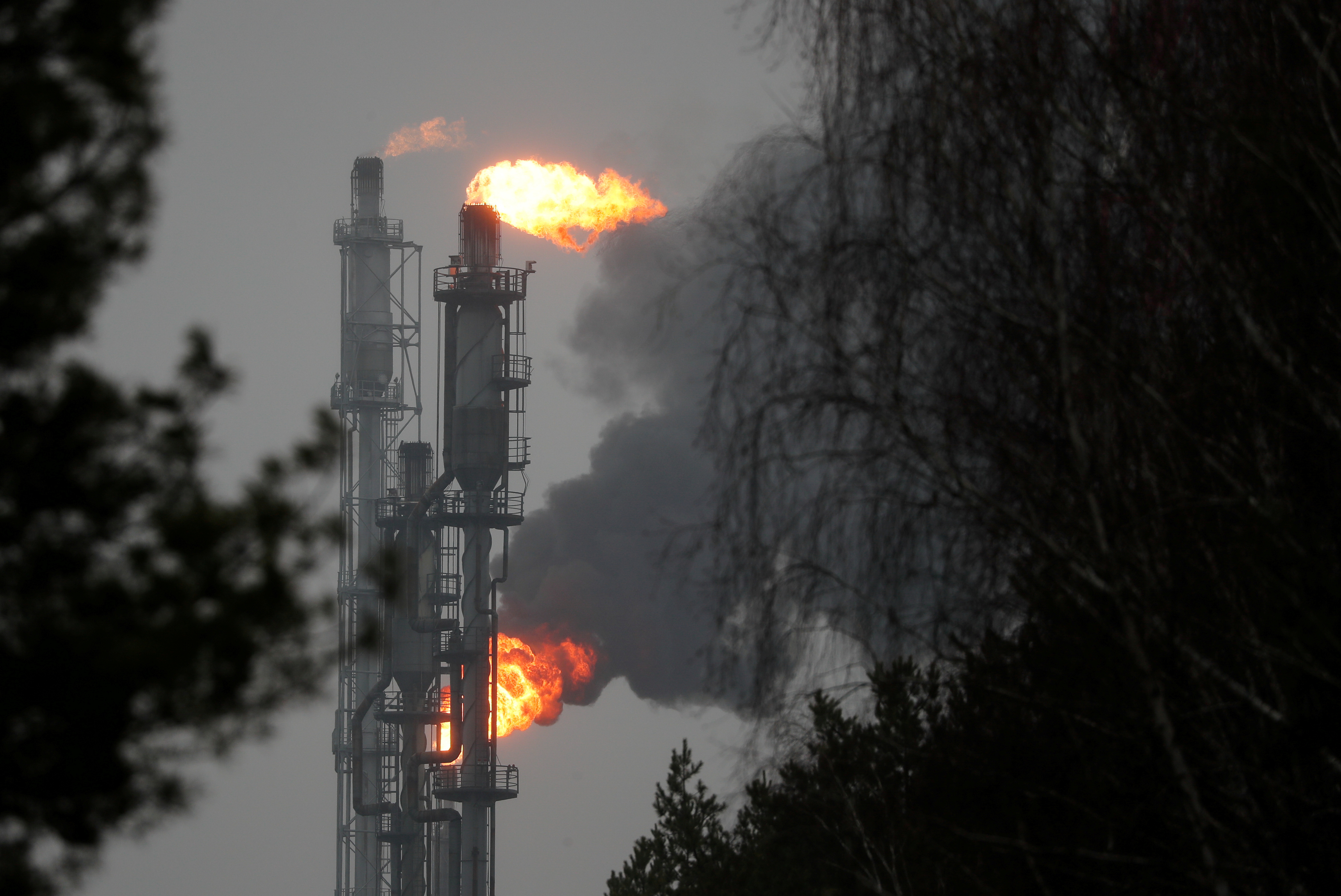 A flame burning natural gas is seen at the Joint stock company "Mozyr oil refinery" near the town of Mozyr, Belarus January 4, 2020. REUTERS/Vasily Fedosenko/File Photo
