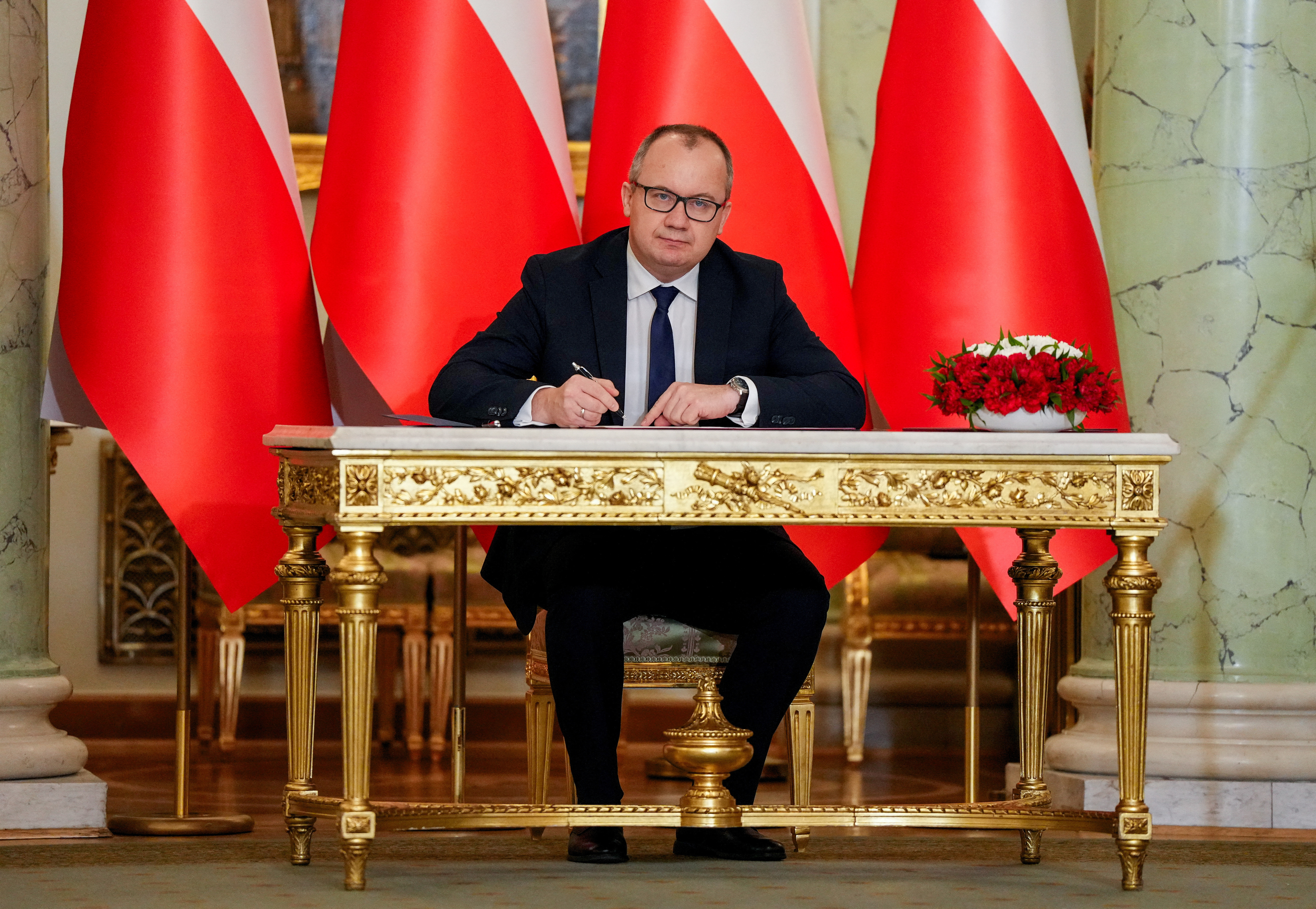 Polish president delays appointing new government, Poland