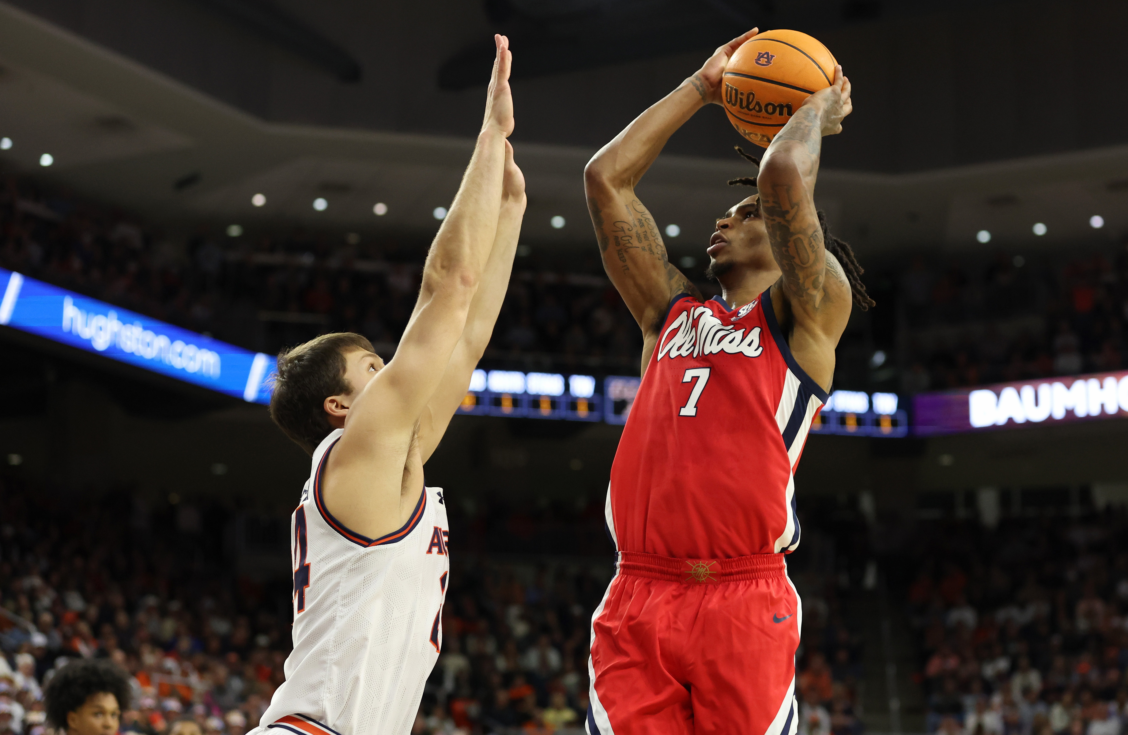 Balanced attack fuels No. 13 Auburn past No. 22 Ole Miss | Reuters