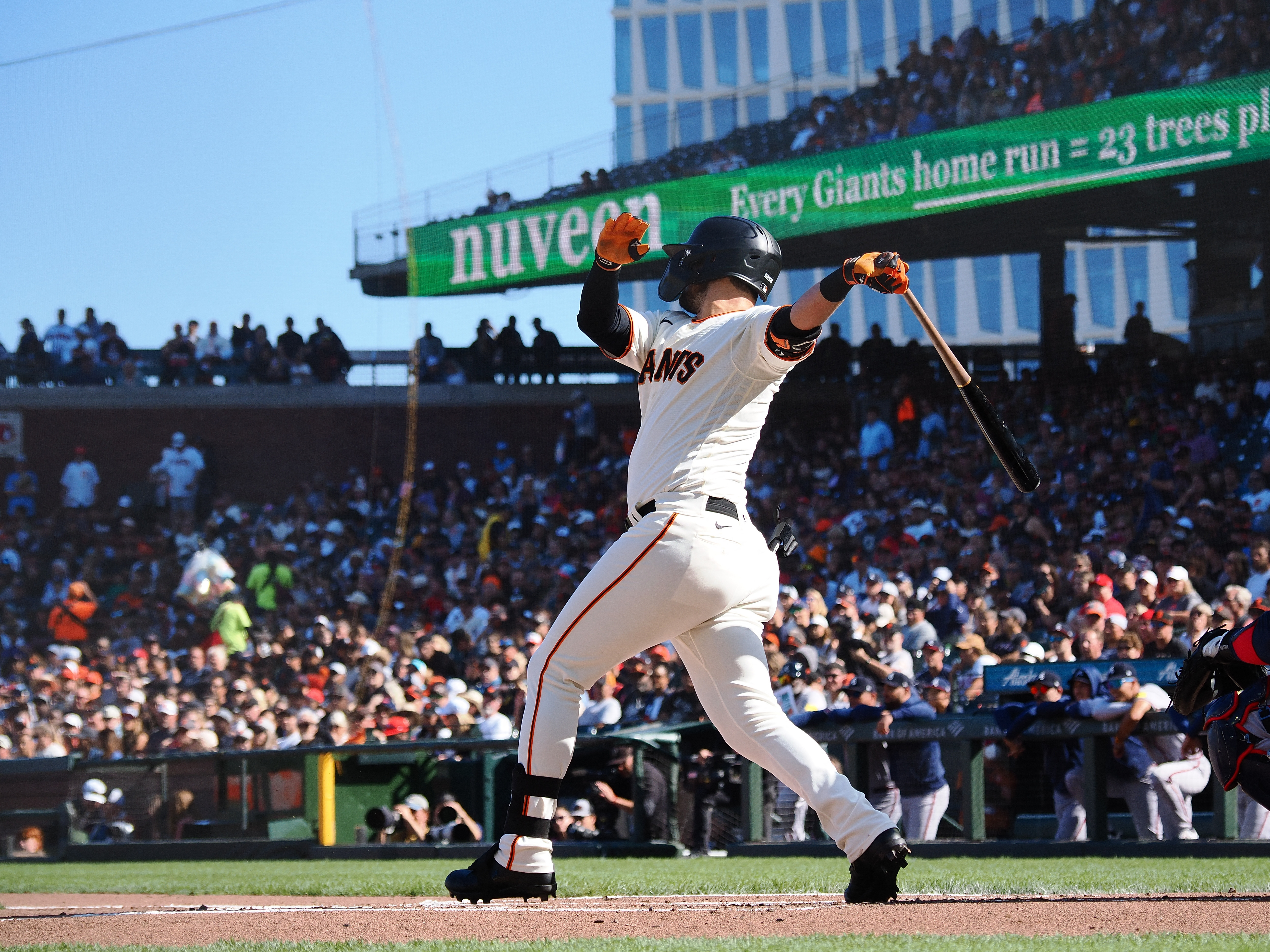 Giants stage comeback, force extra innings, avoid the sweep