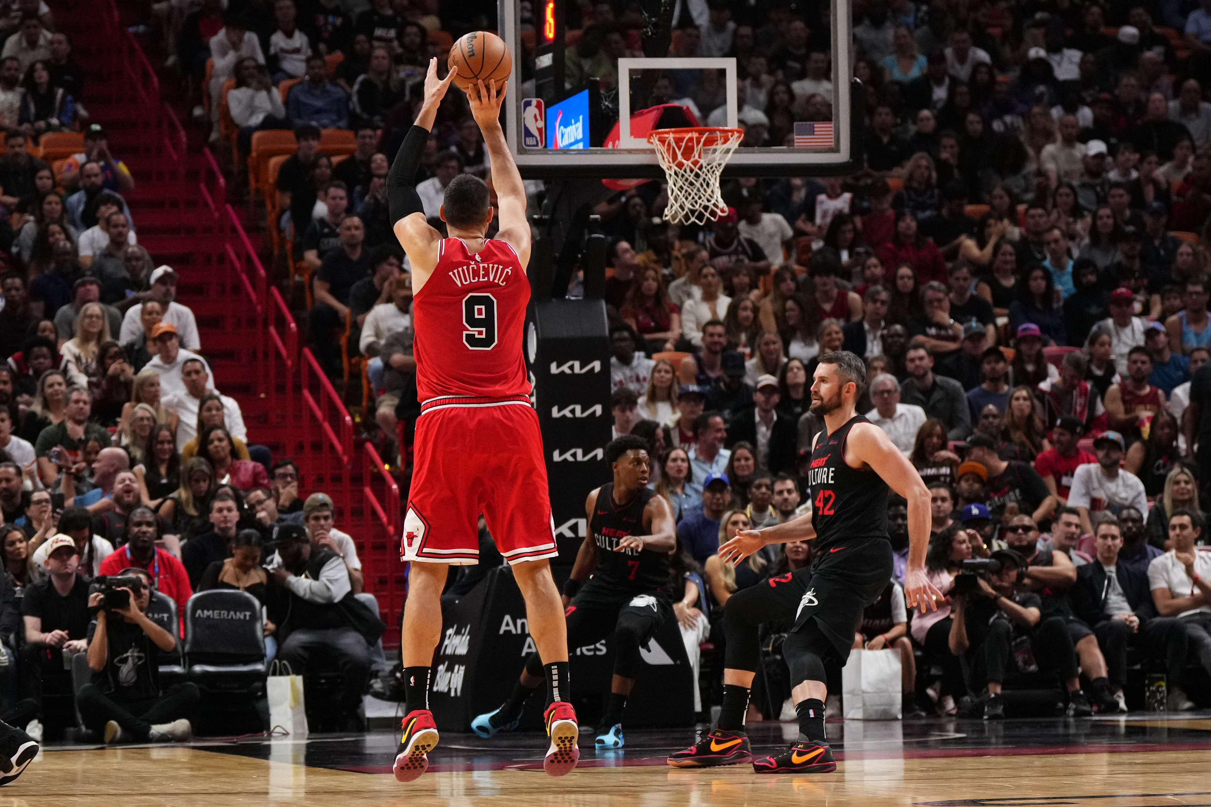 Heat dump Bulls on Jimmy Butler buzzer beater - Field Level Media -  Professional sports content solutions