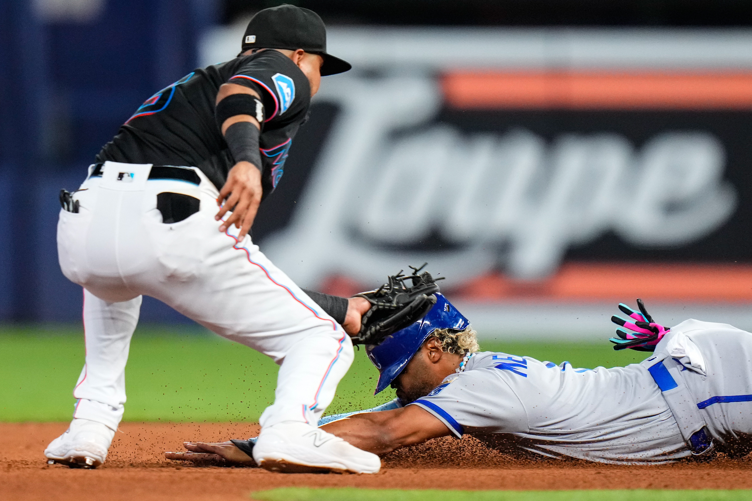 Marlins top Royals, sweep second straight series