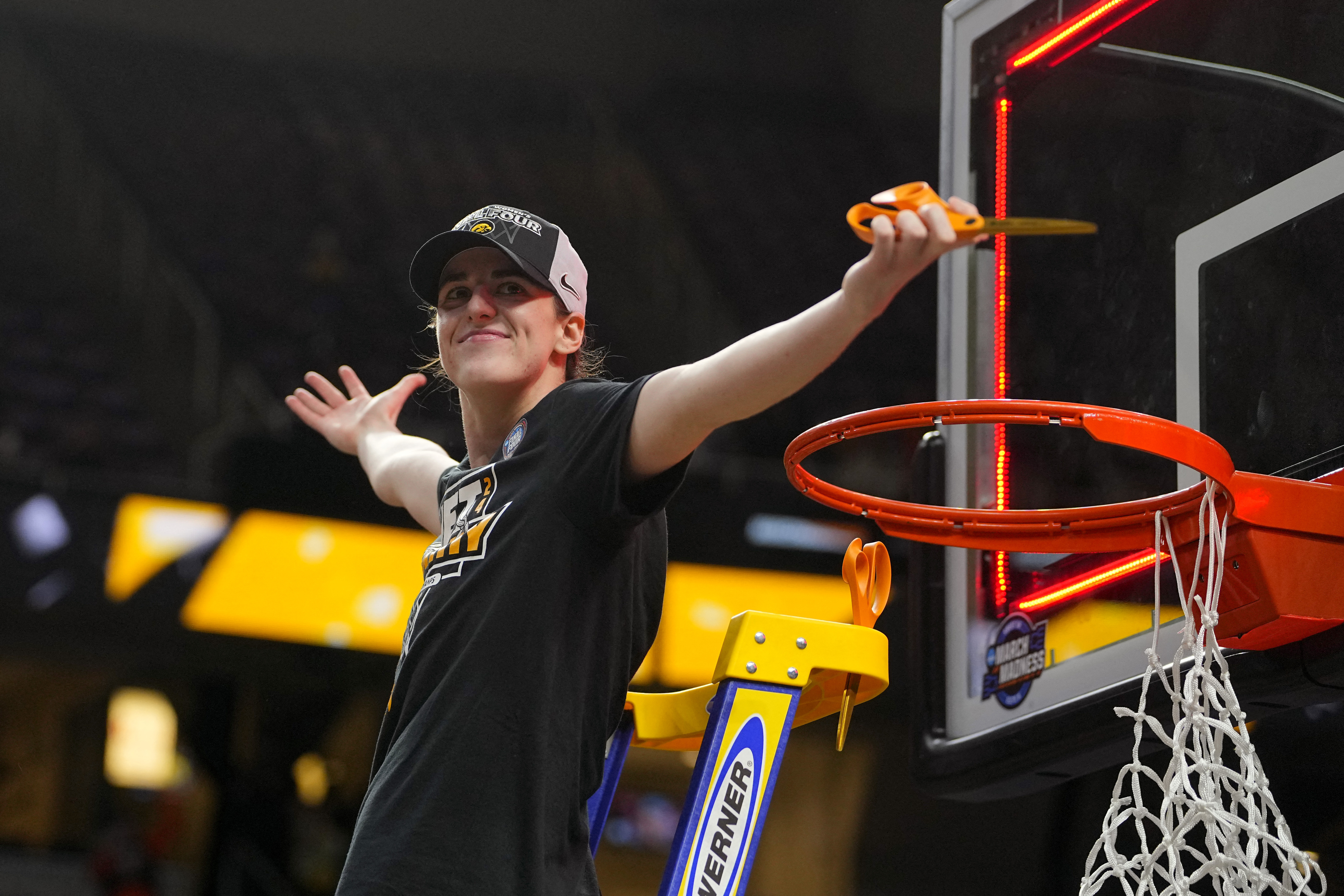 Caitlin Clark lifts Iowa to rematch win over LSU | Reuters