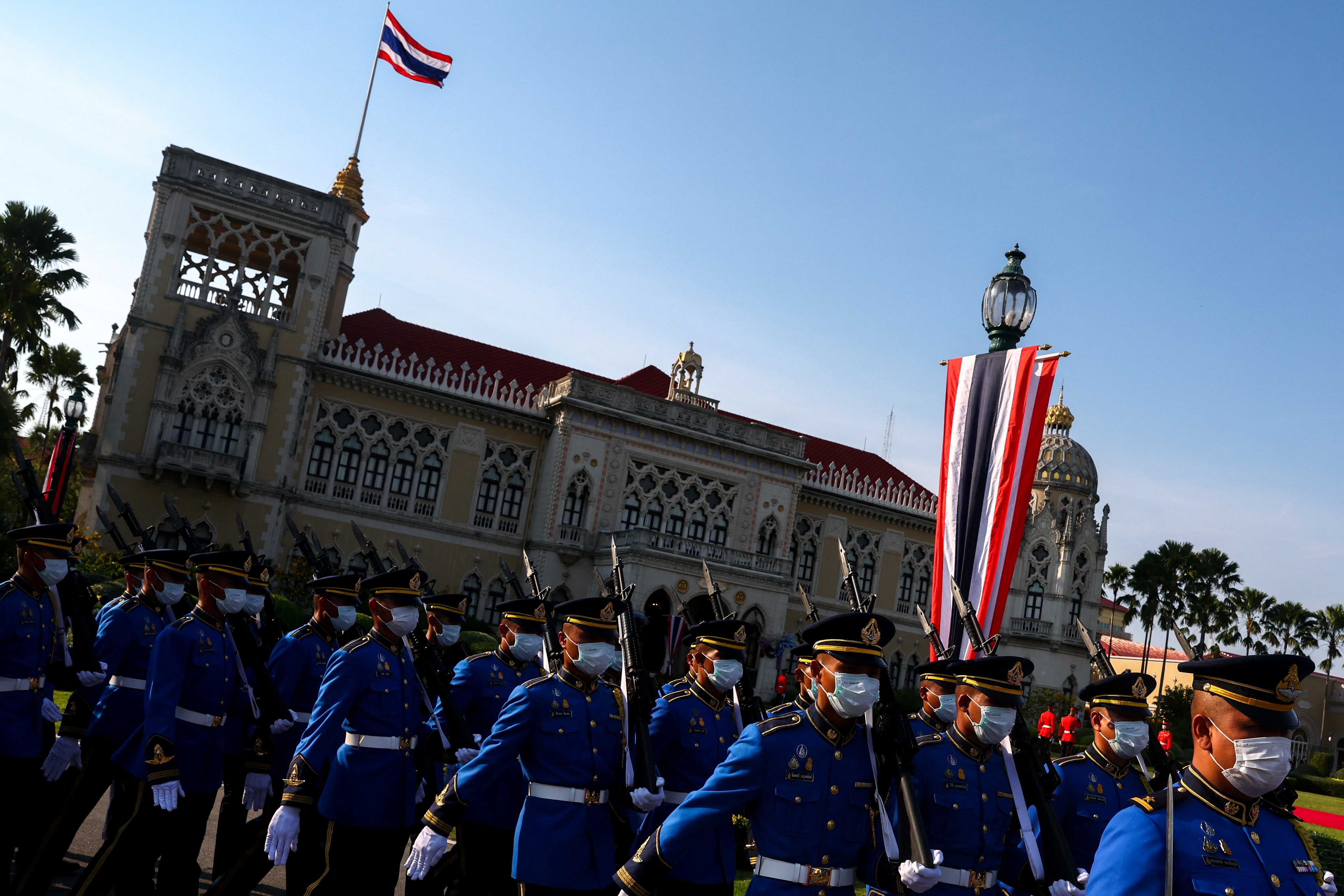 Malaysia PM vows to facilitate peace talks in restive southern Thailand |  Reuters