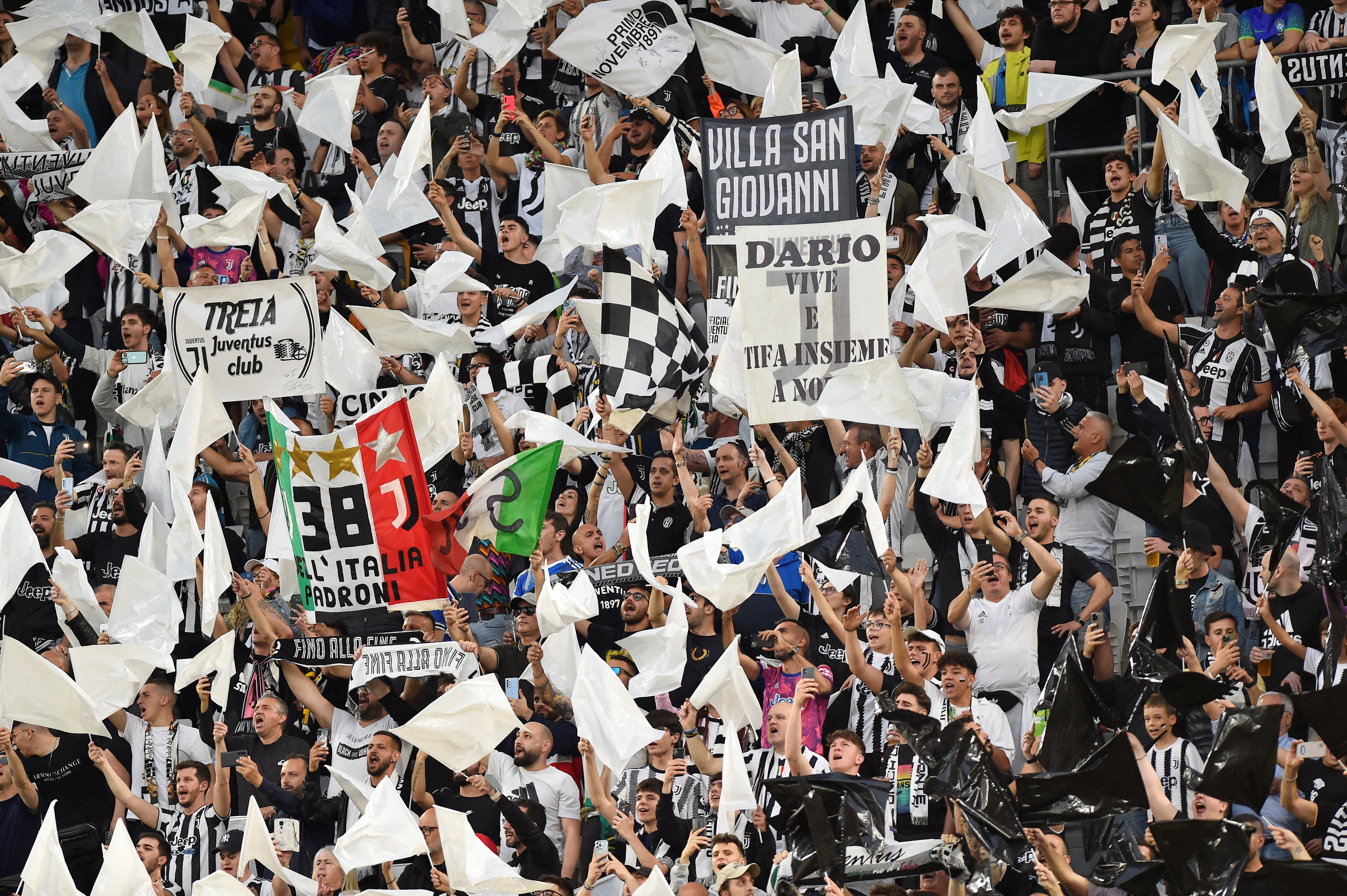Juventus FC faces fan uprising after launching minimal new logo