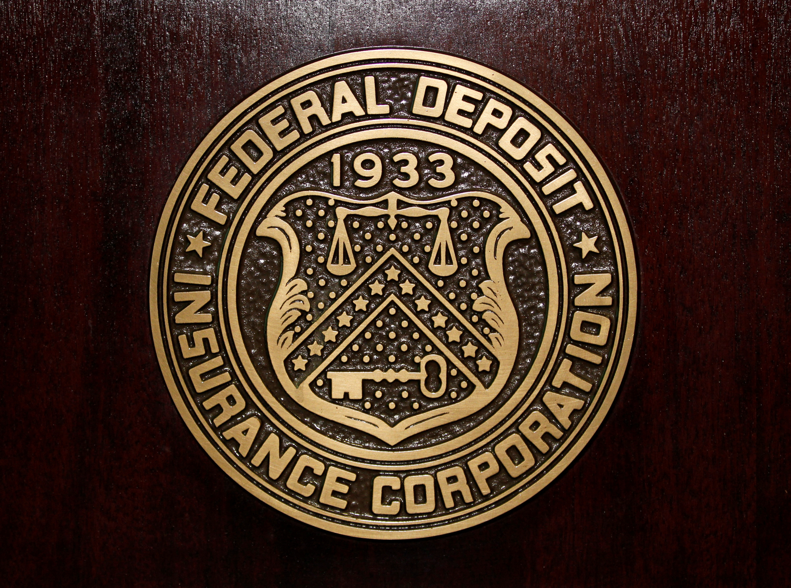 FDIC says banks can engage in crypto activities without prior approval |  Reuters