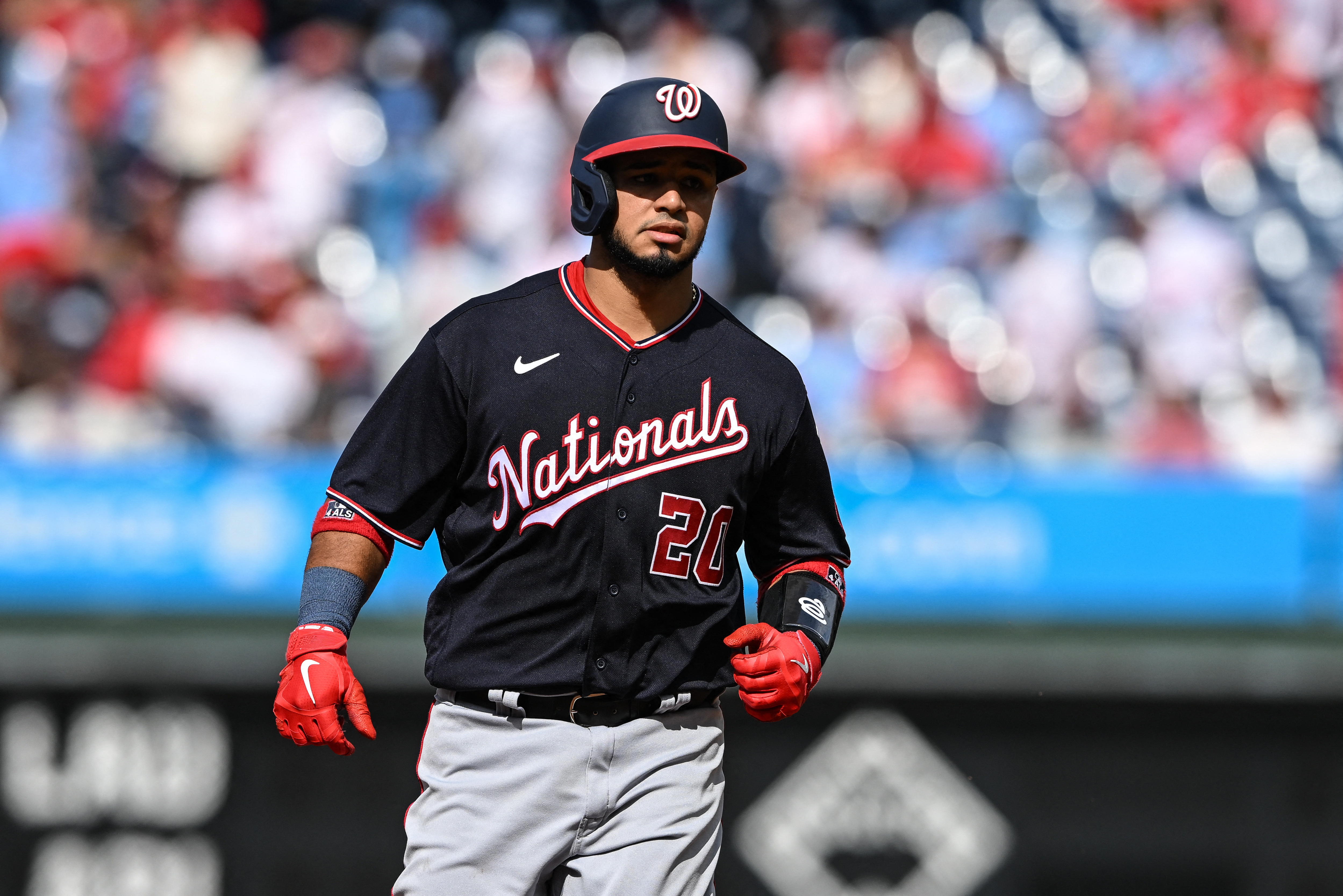 Joey Meneses homers twice as Nats split with Phillies