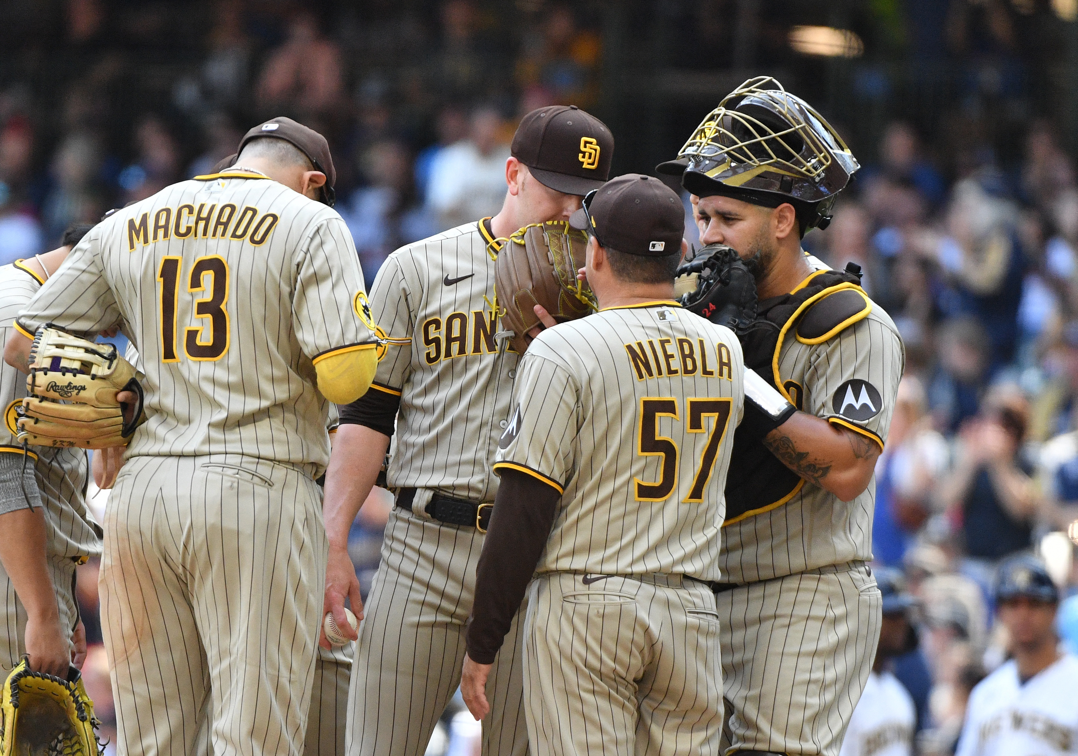 Tellez leads Brewers to 6th straight win with victory over Padres