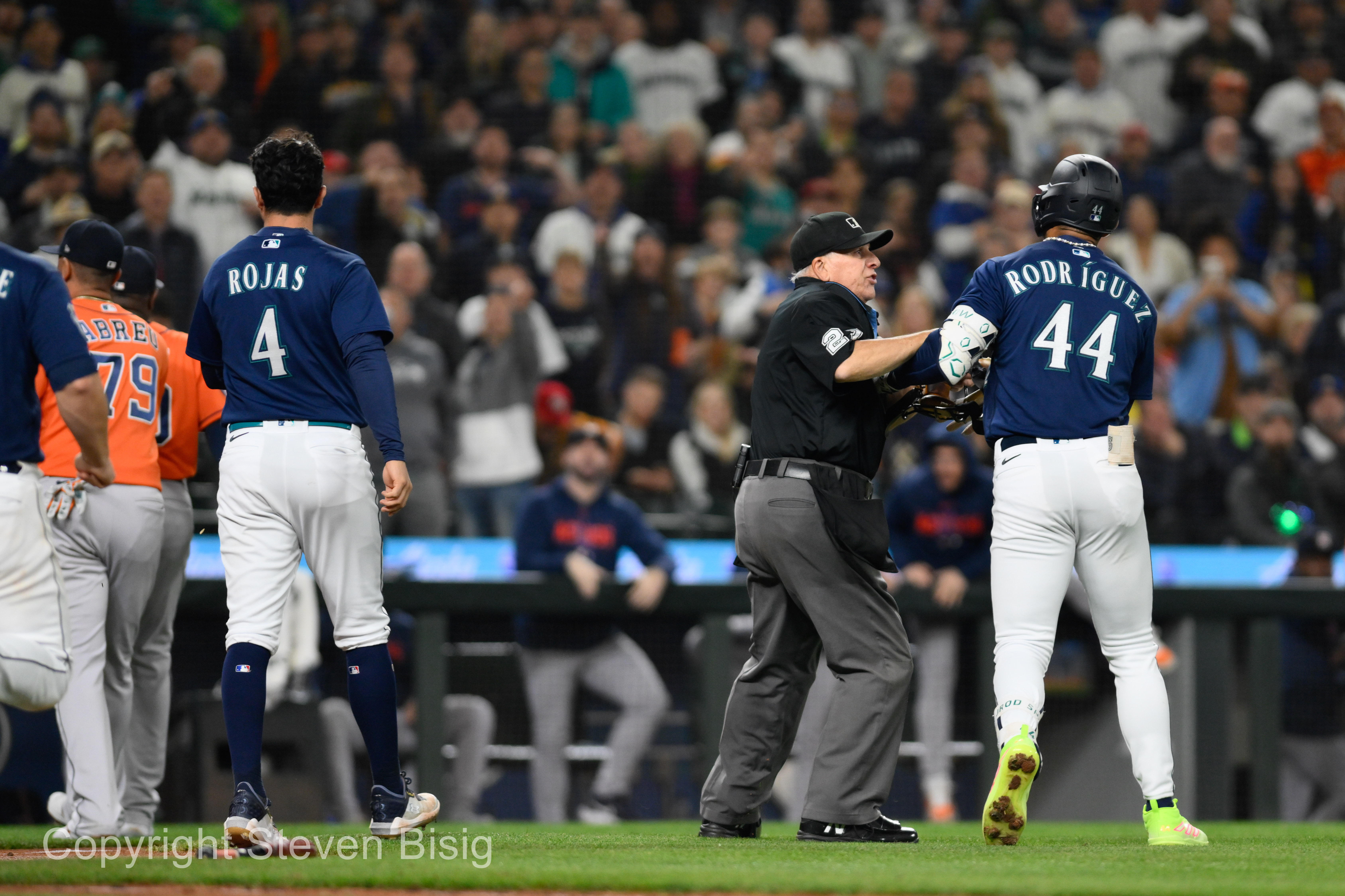 Yankees Rivals: Astros blast Mariners to keep hold of final Wild