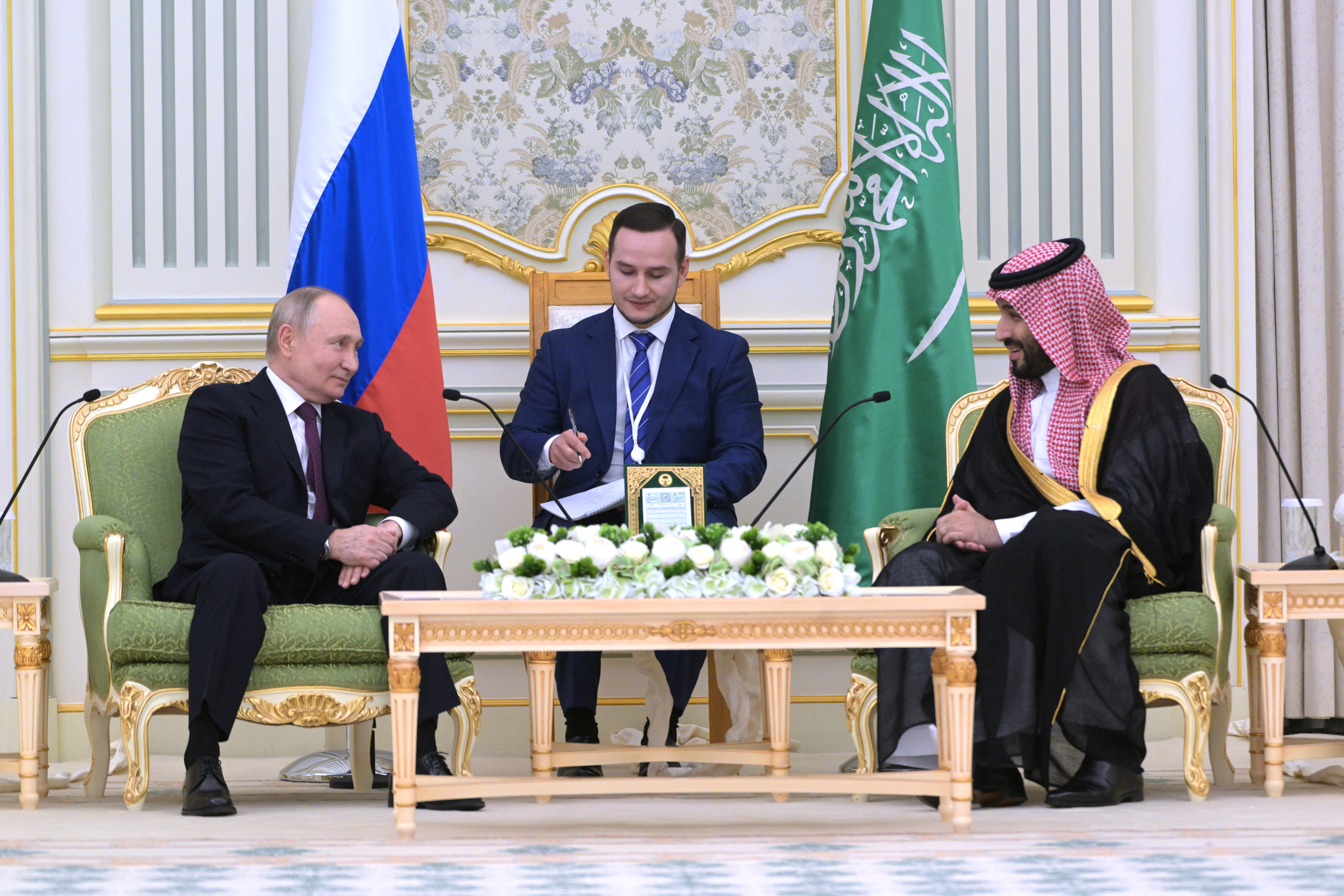 プーチン氏とサウジ皇太子が電話会談、OPECプラスなど巡り協議