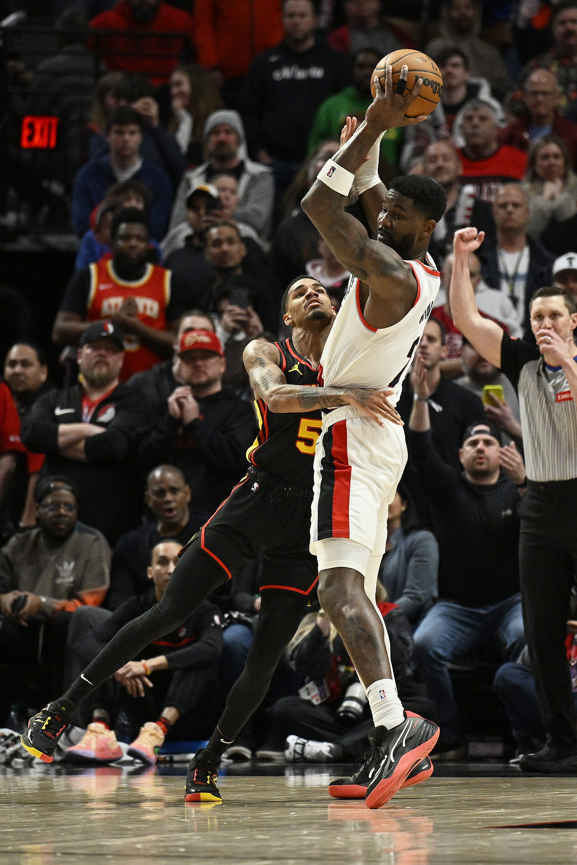 Anfernee Simons, Deandre Ayton Help Blazers Beat Hawks | Reuters