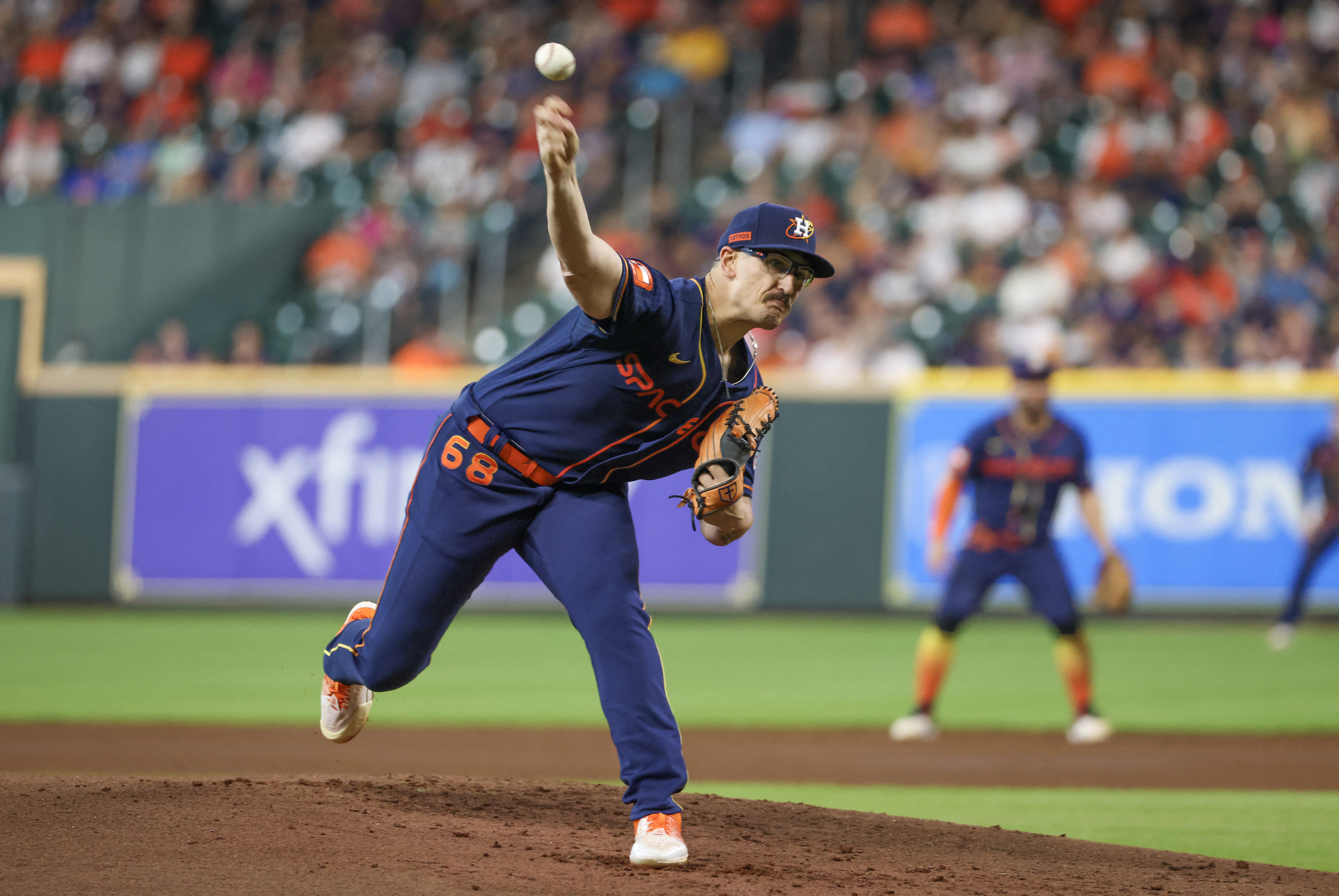 Astros rally past Guardians, now half-game out of first