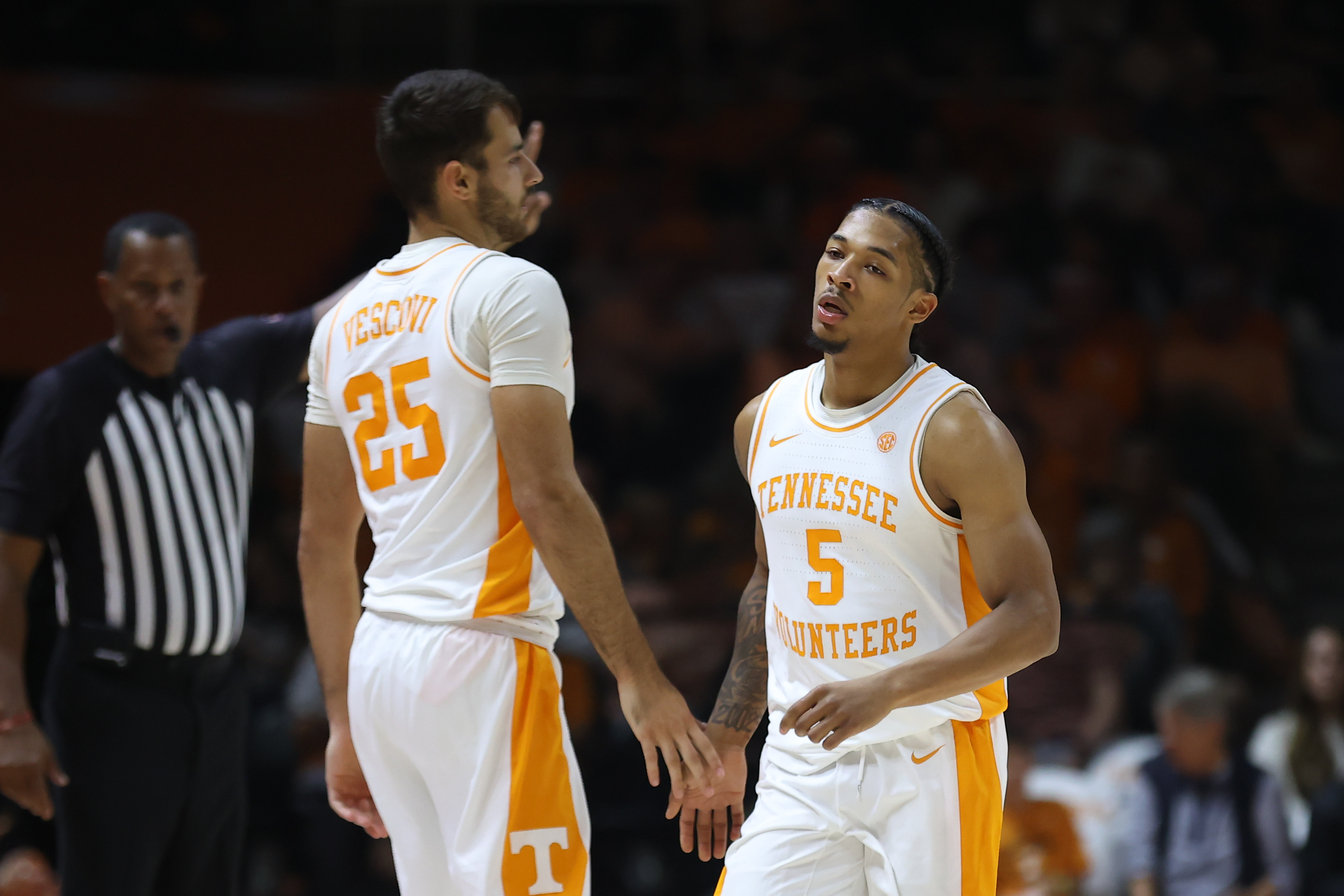 No. 9 Tennessee breezes by Tennessee Tech, 80-42 | Reuters