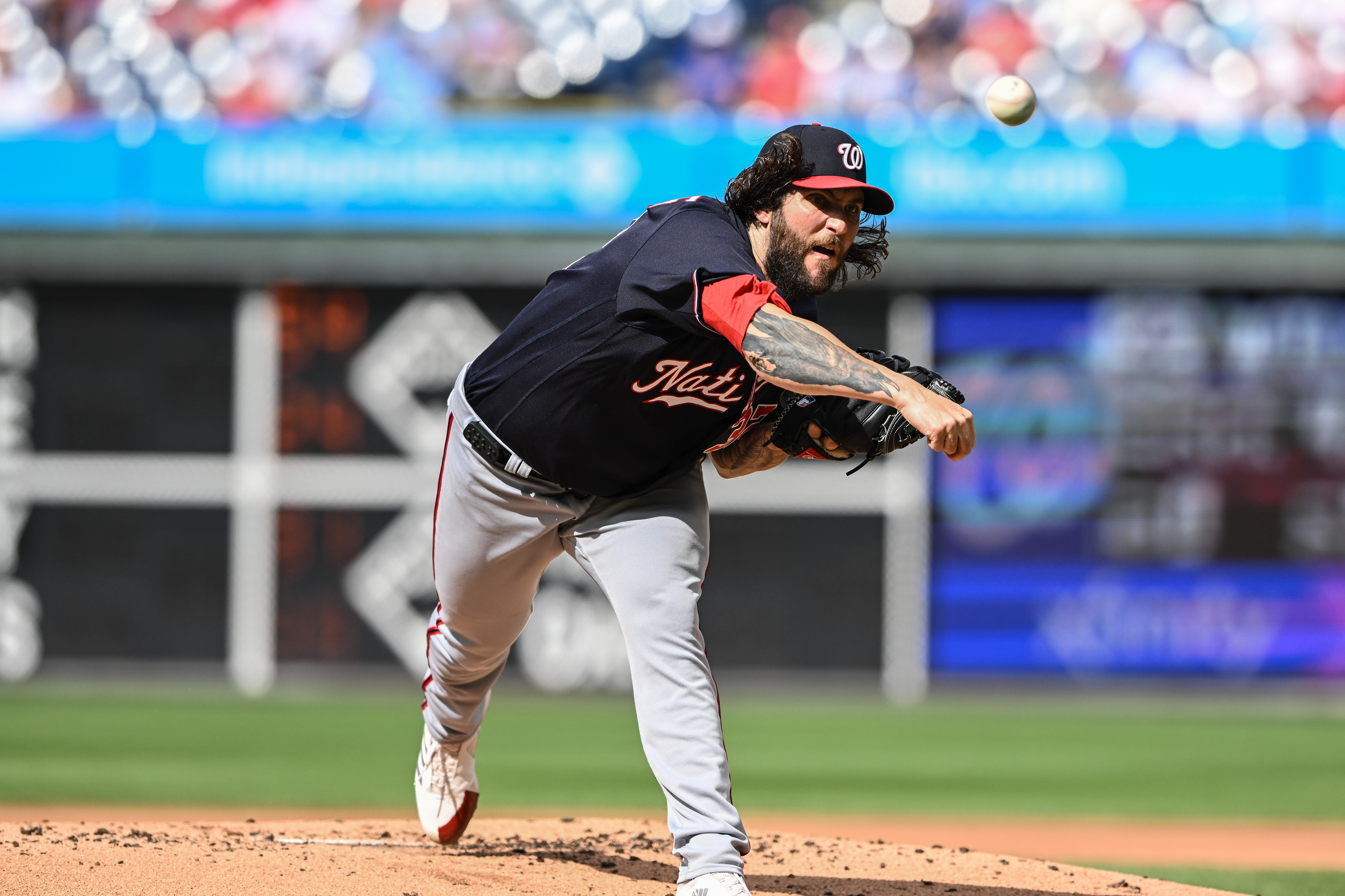 Joey Meneses homers twice as Nats split with Phillies