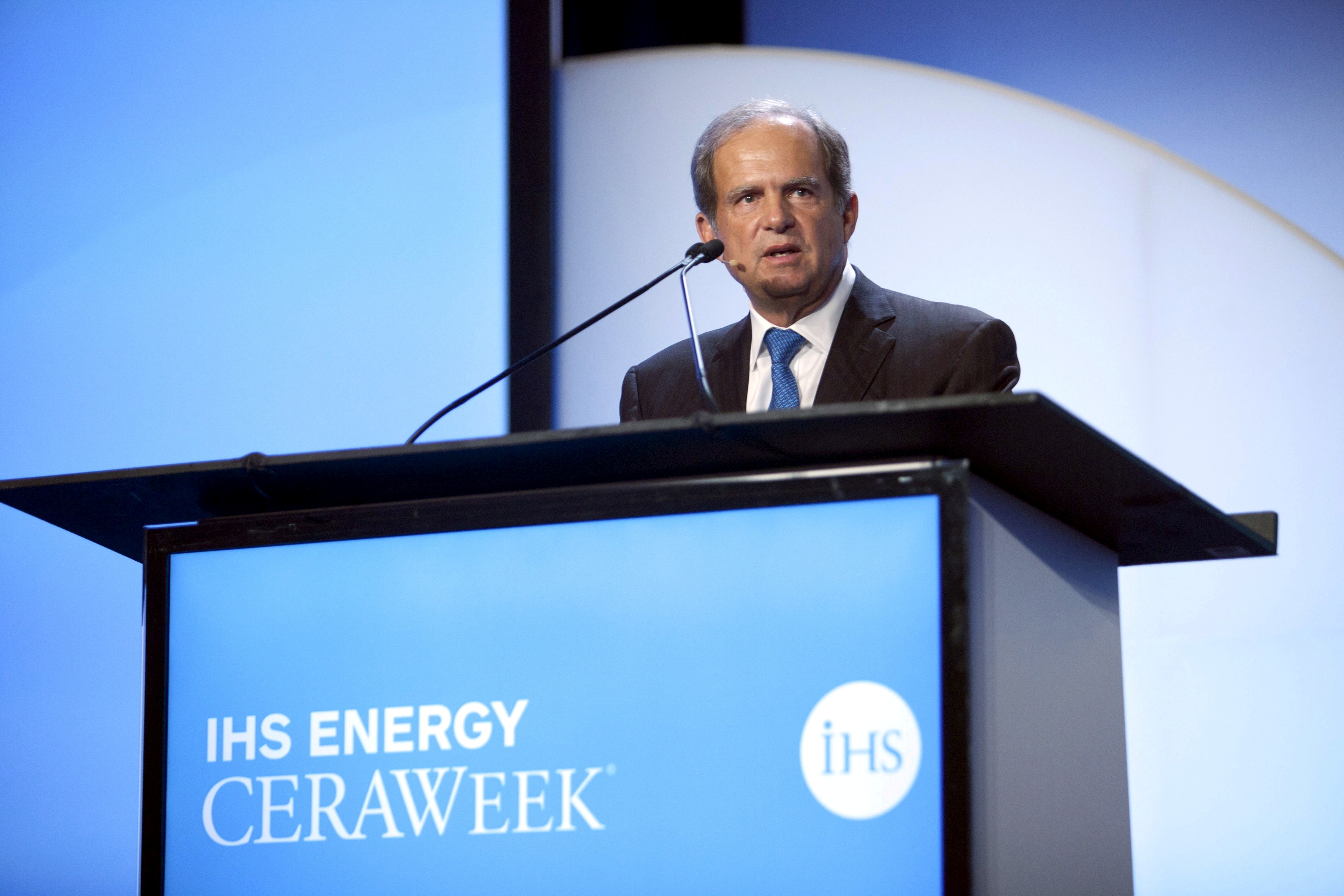 Scott Sheffield, CEO of Pioneer Resources, speaks during the IHS CERAWeek 2015 energy conference in Houston, Texas April 21, 2015. REUTERS/Daniel Kramer