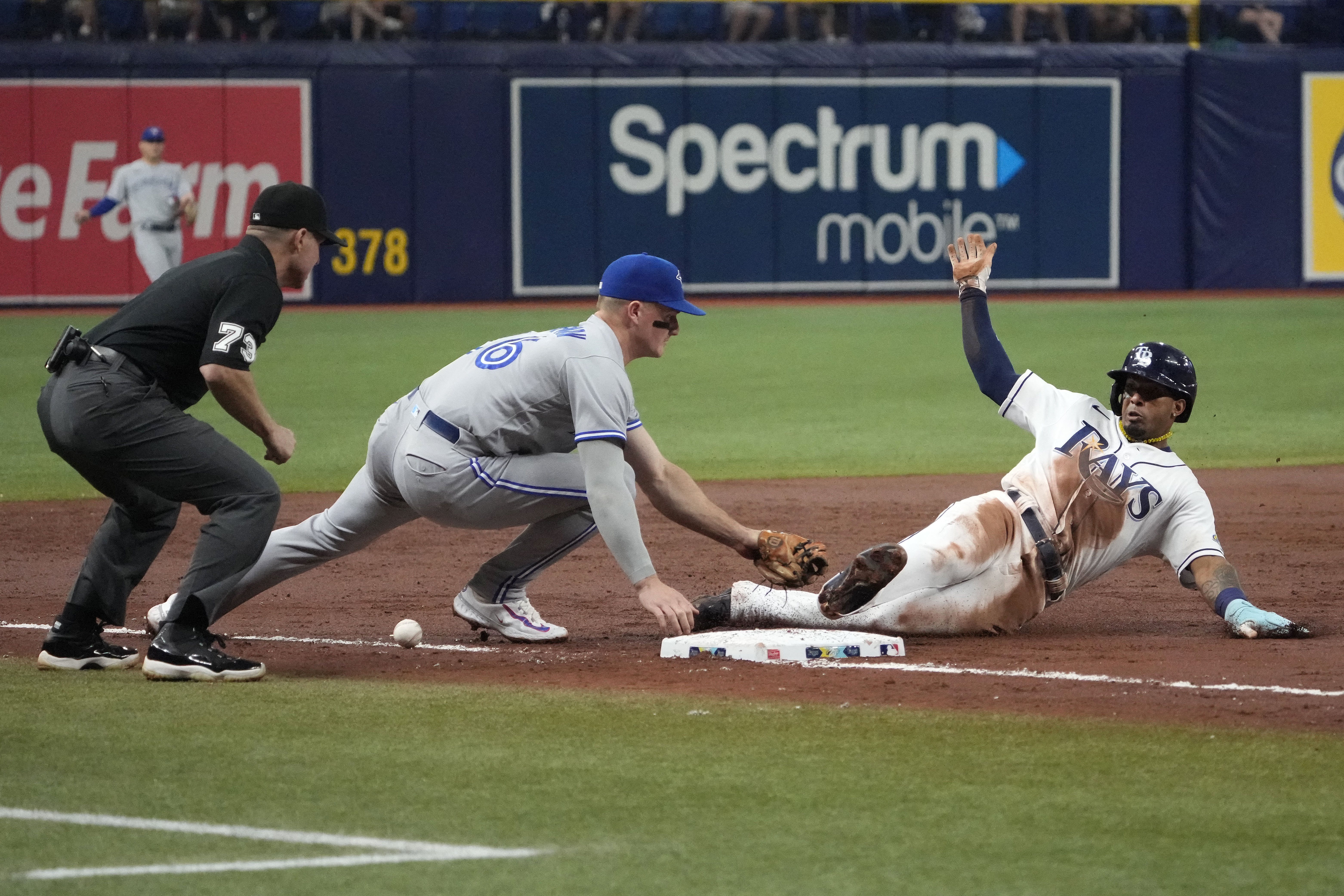 ST. PETERSBURG, FL - MAY 07: Kevin Kiermaier (39) of the Rays