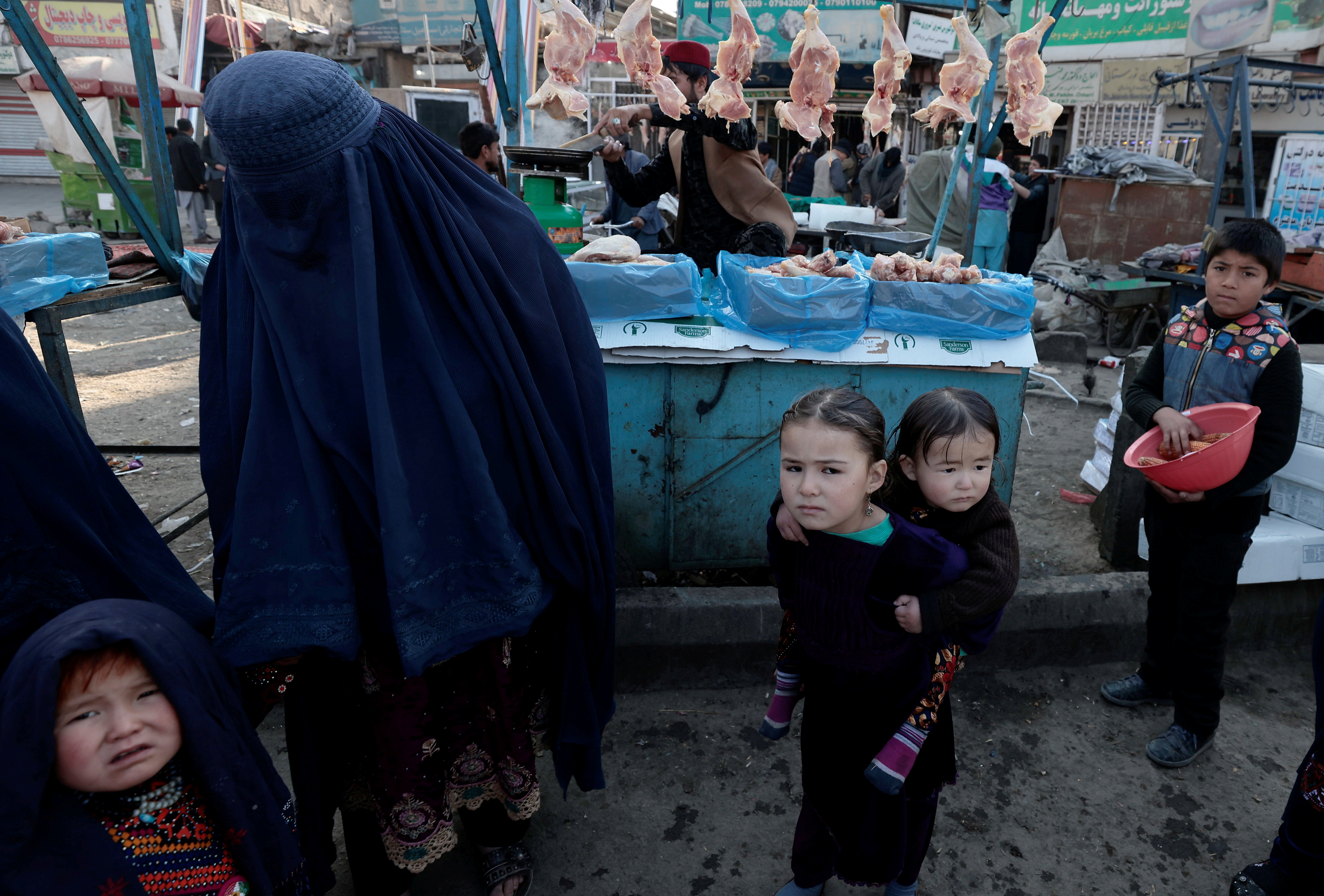 A mother shops with her children at the market in Kabul, Afghanistan October 29, 2021. REUTERS/Zohra Bensemra