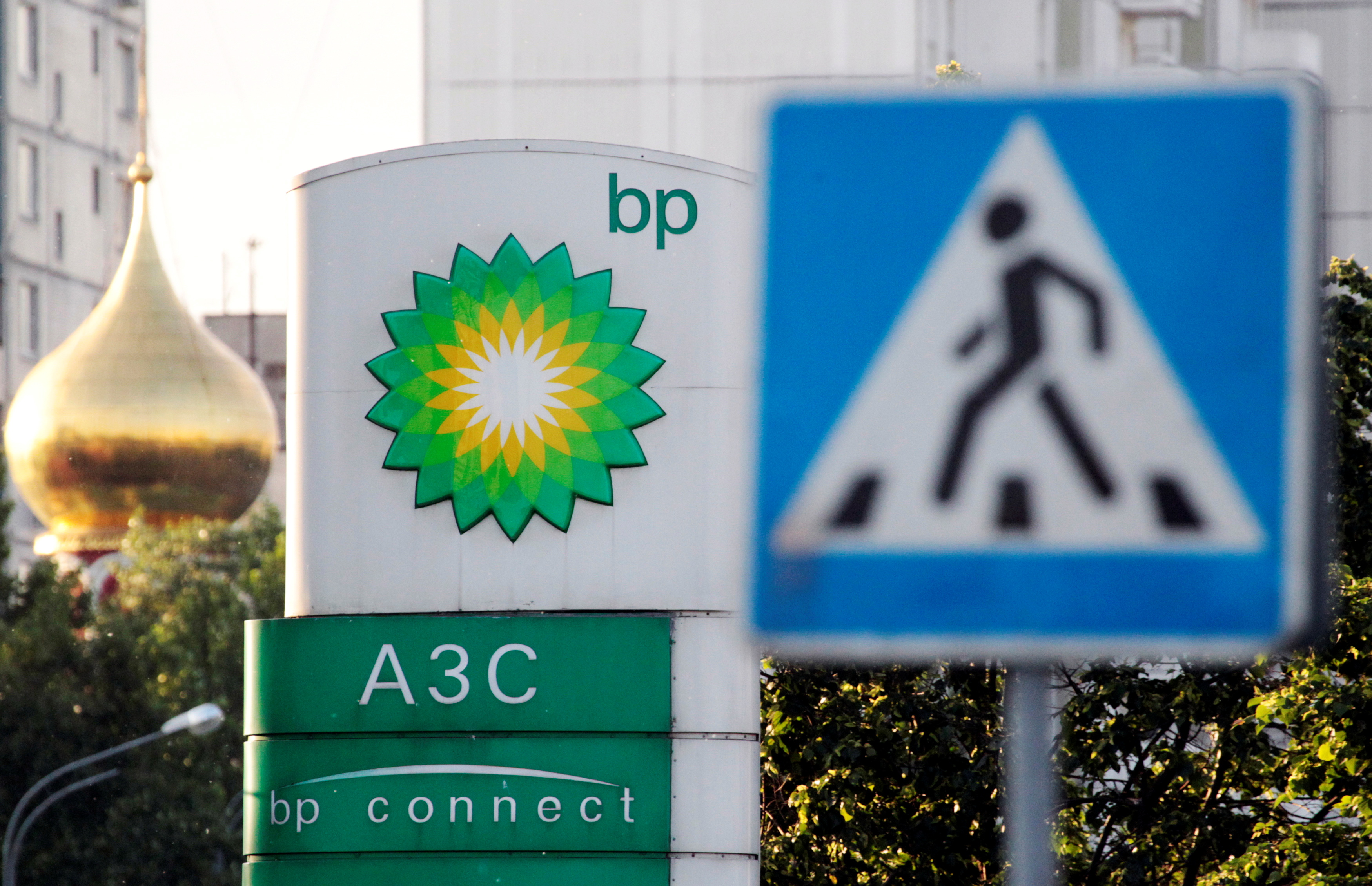 A sign board of a BP petrol station is seen in Moscow June 1, 2012. A Russian state firm has offered to buy BP Plc's half share in its Siberian joint venture, a source said on Friday, in what would amount to a stunning reversal for the British firm and a bold assertion of Kremlin control over the oil sector.  REUTERS/Sergei Karpukhin/File Photo