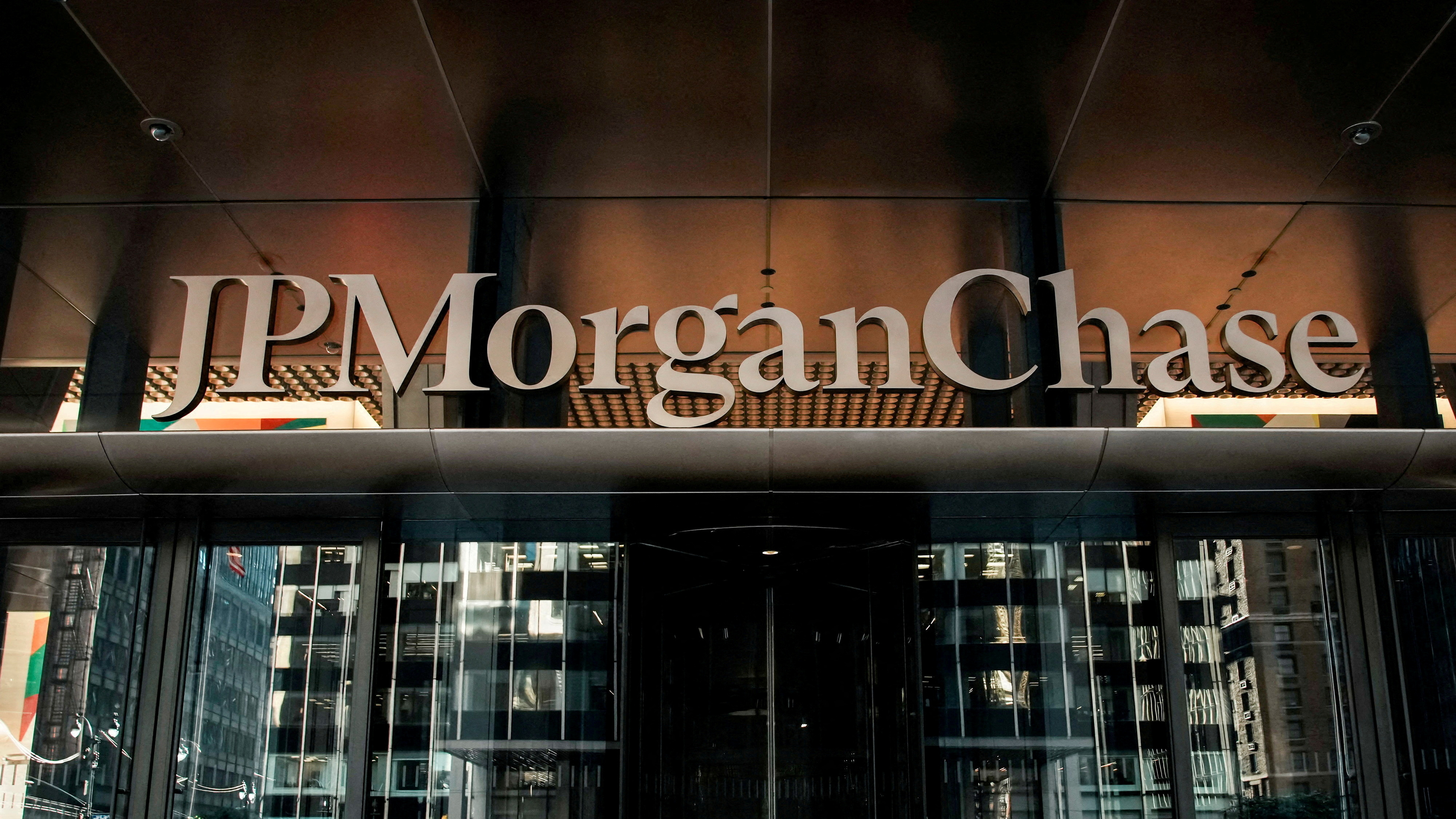 Banks eye Venezuela investment, JPMorgan seen with advantage | Reuters