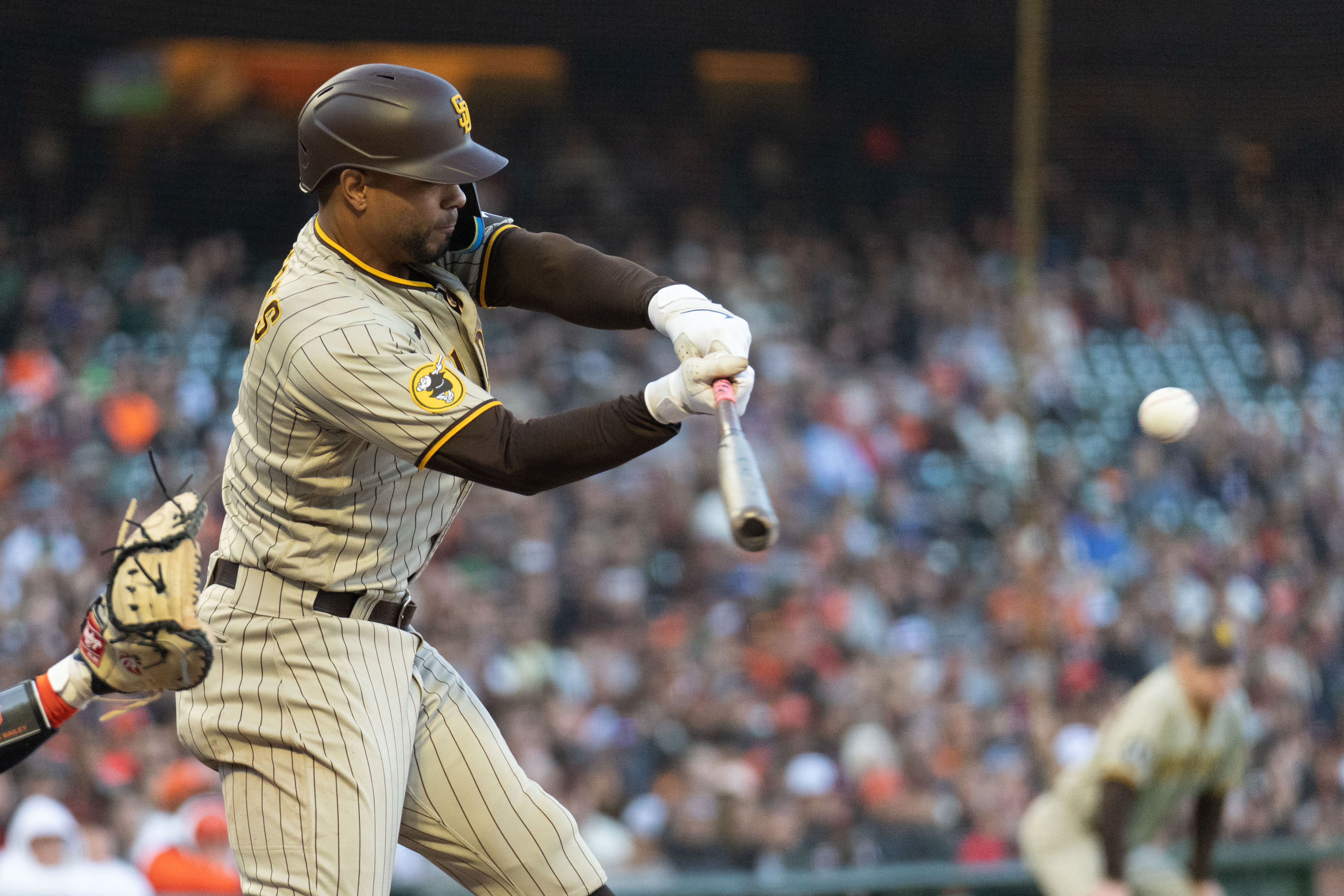 SF Giants win NINTH straight as Joc Pederson 'walks' off Padres