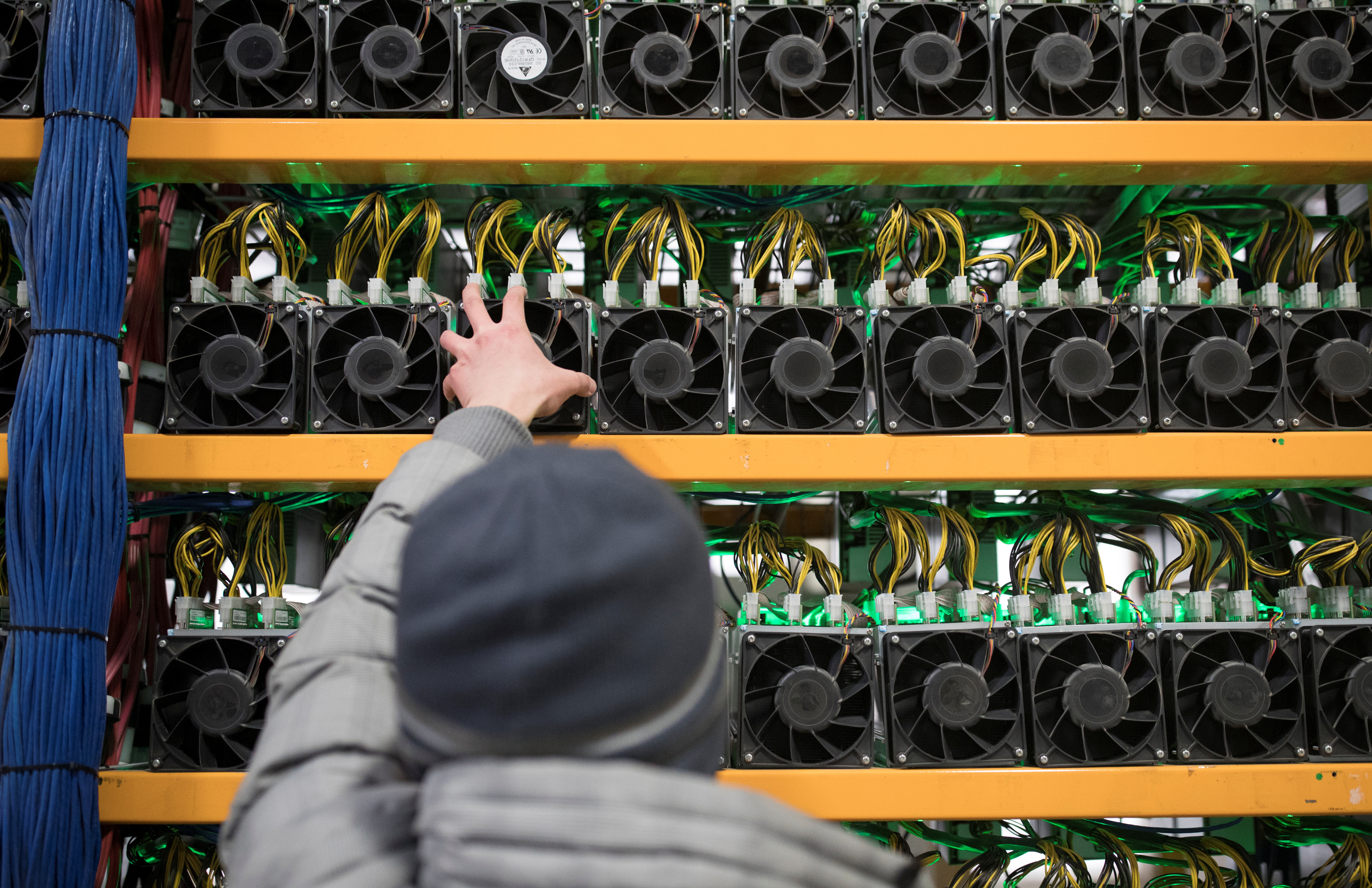 Bitcoin miner Riot Platforms attacks takeover target Bitfarms over poison  pill | Reuters
