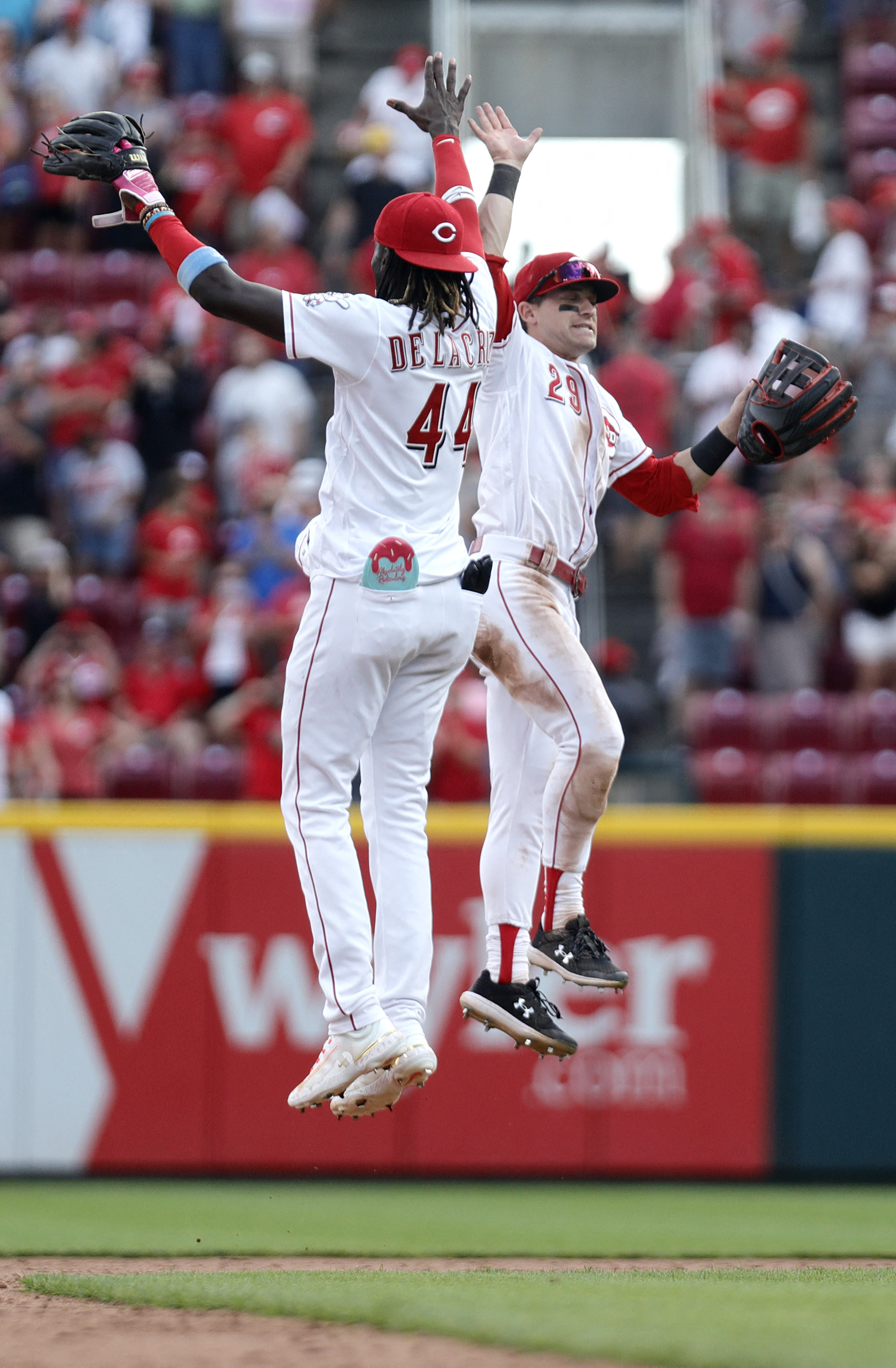 Reds rally to knock off Pirates, 4-2