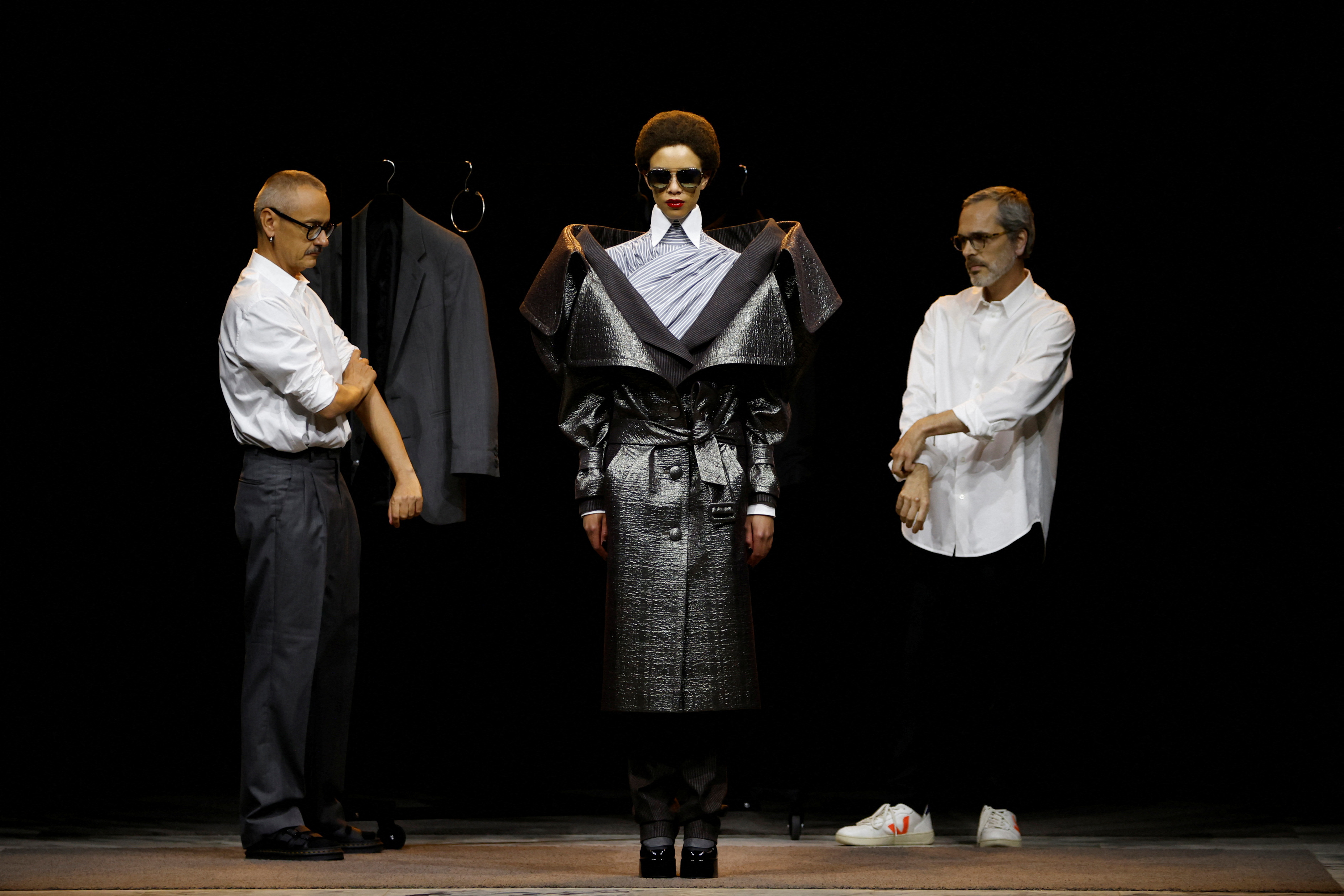Viktor & Rolf retool the suit at playful haute couture show in Paris ...