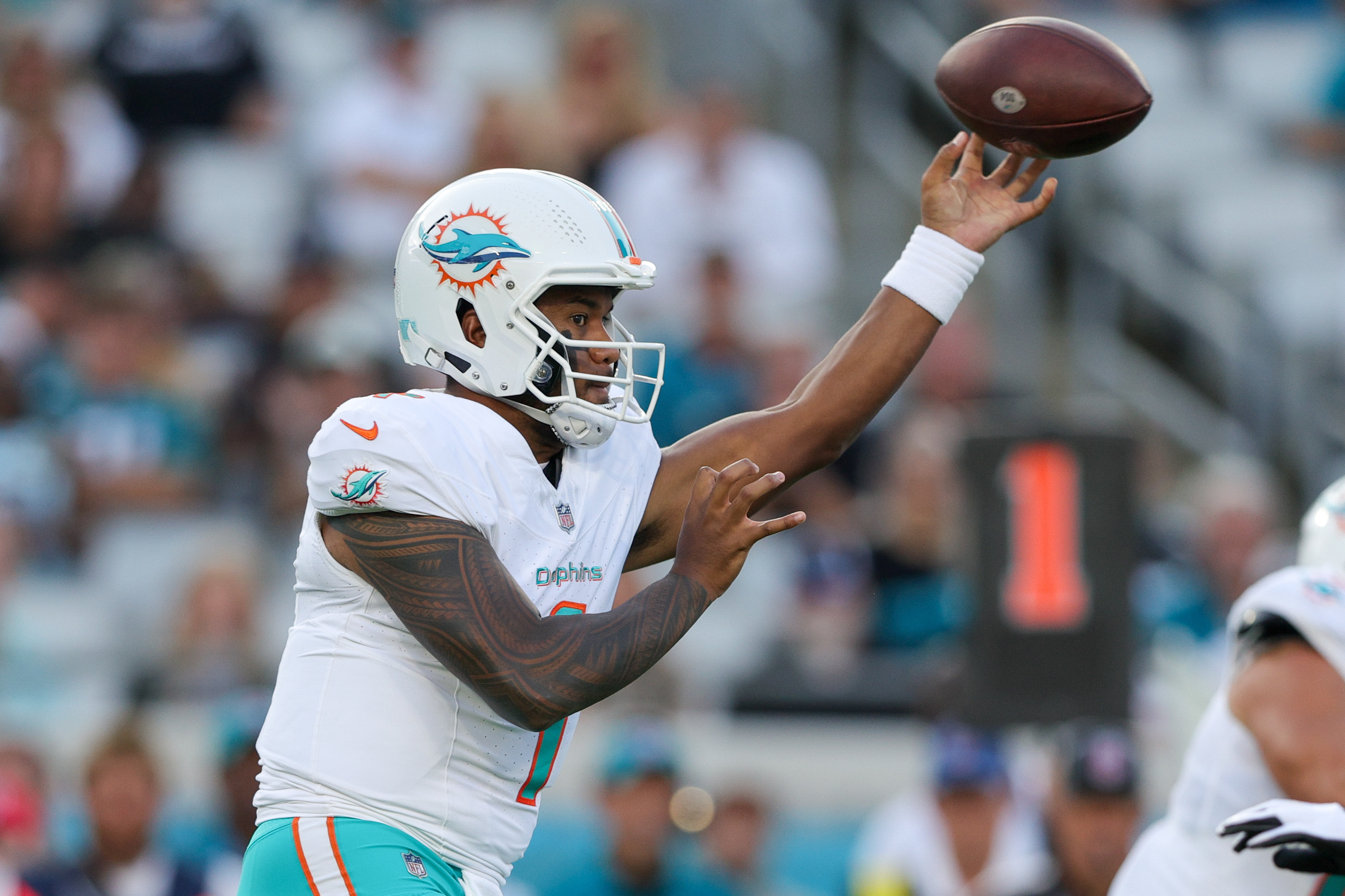 Miami Dolphins-Jacksonville Jaguars: NFL game action, EverBank Stadium