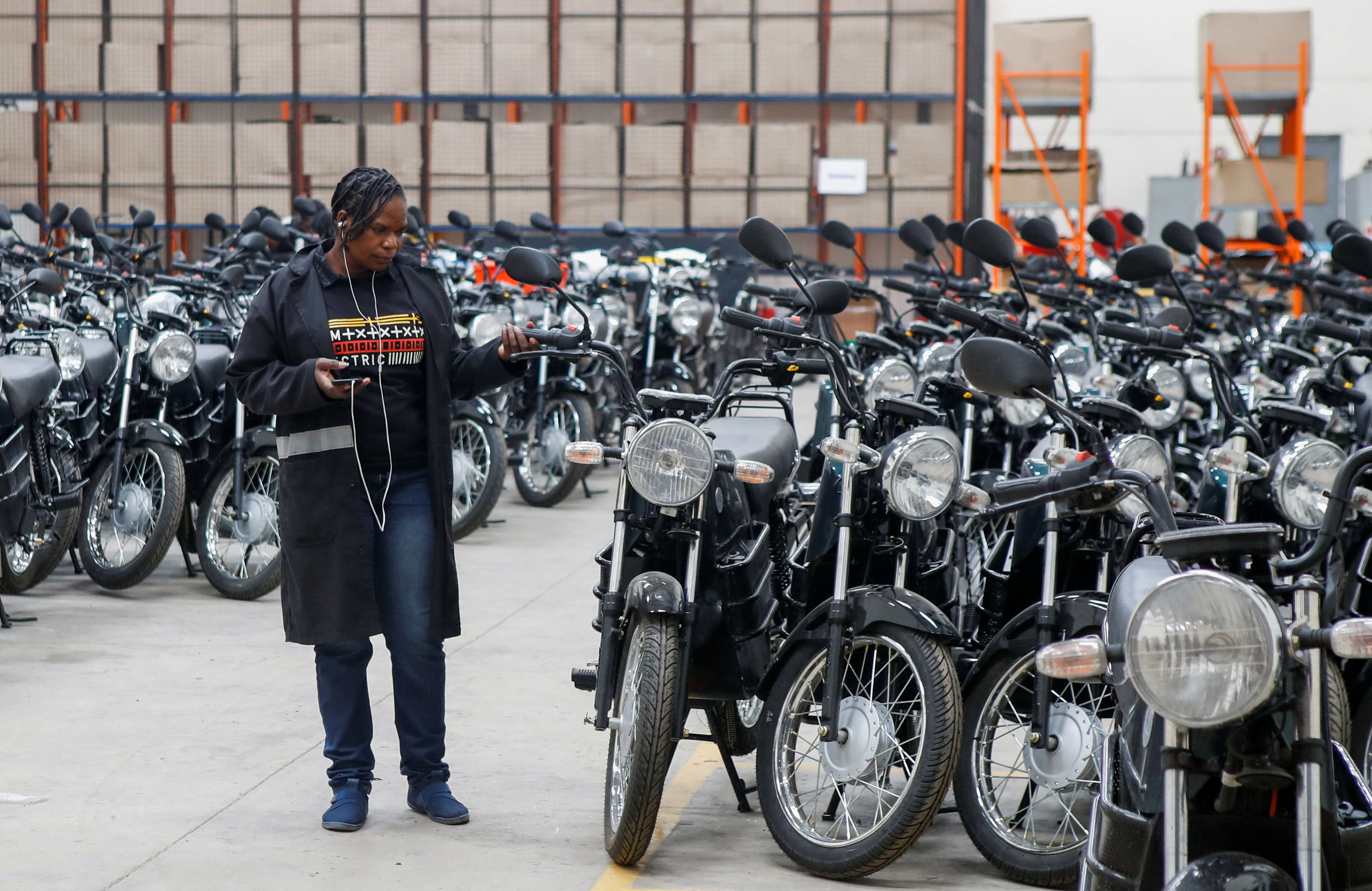 Battery swapping spurs Kenya's electric motorbike drive | Reuters
