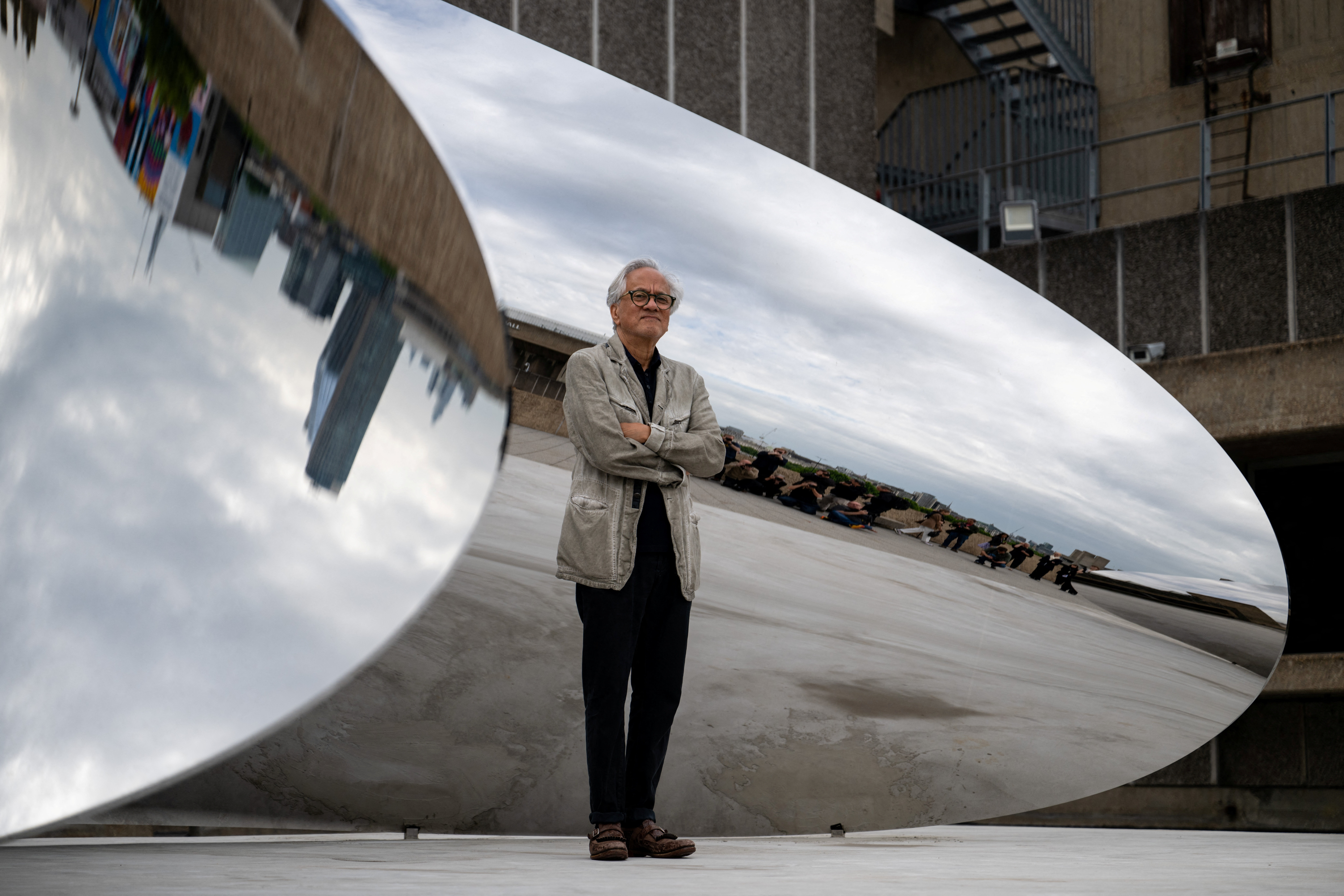 Artist Anish Kapoor presents works old and new in London gallery