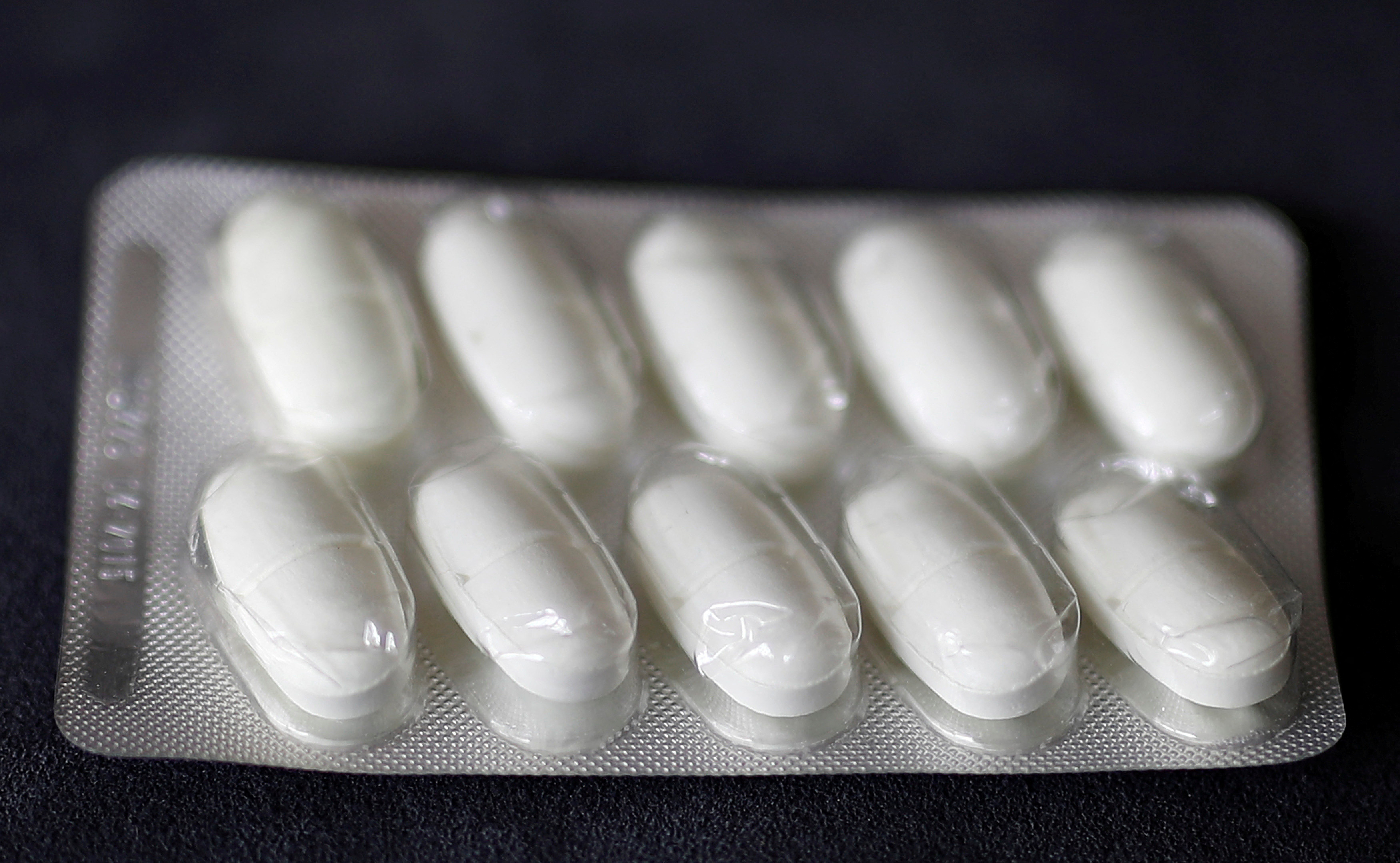 Ten pills of the antibiotic 