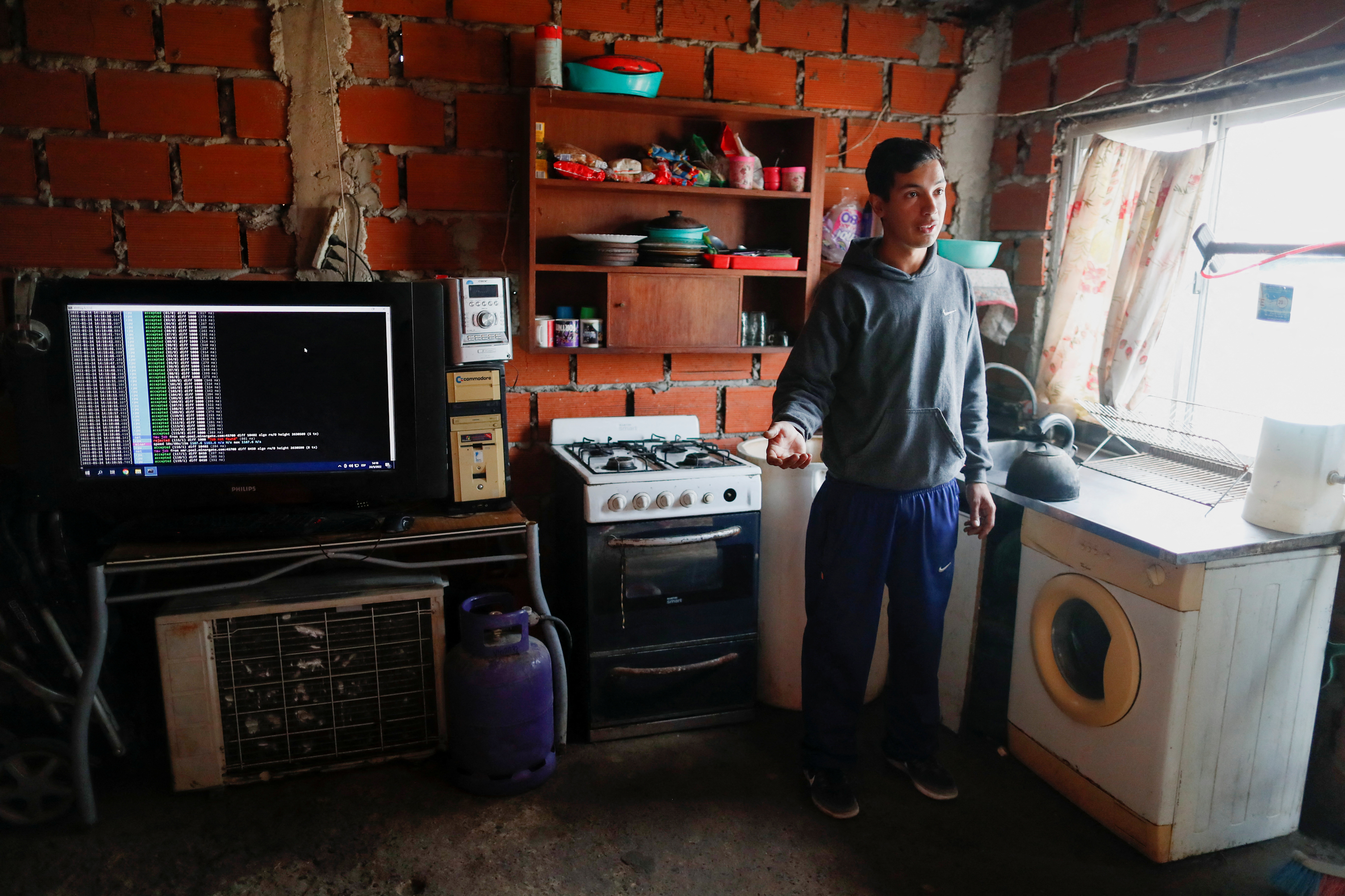 Bitcoin lures inflation-weary Argentines despite crypto crash | Reuters