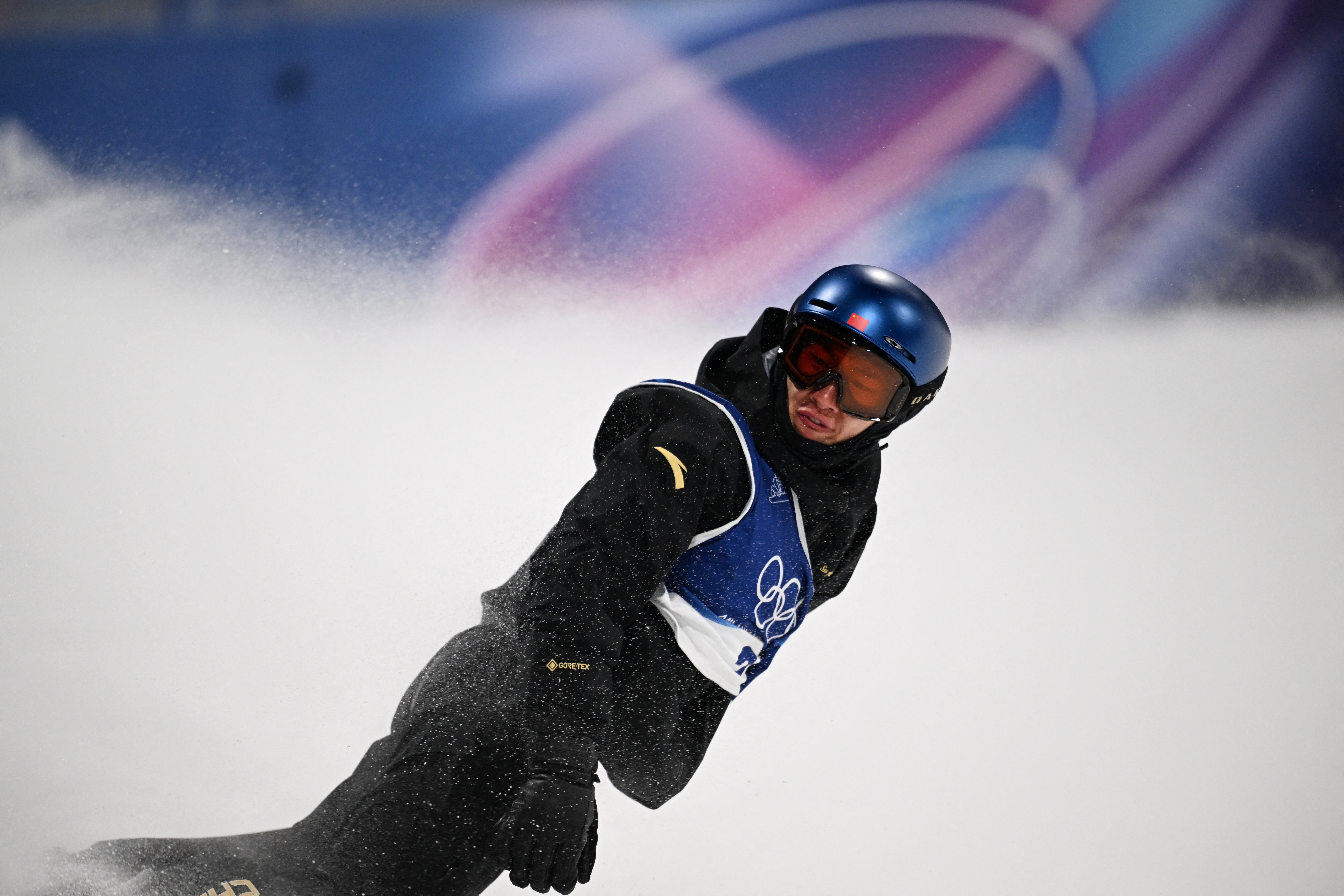 China's Su advances, Norway's Roisland knocked out in first big