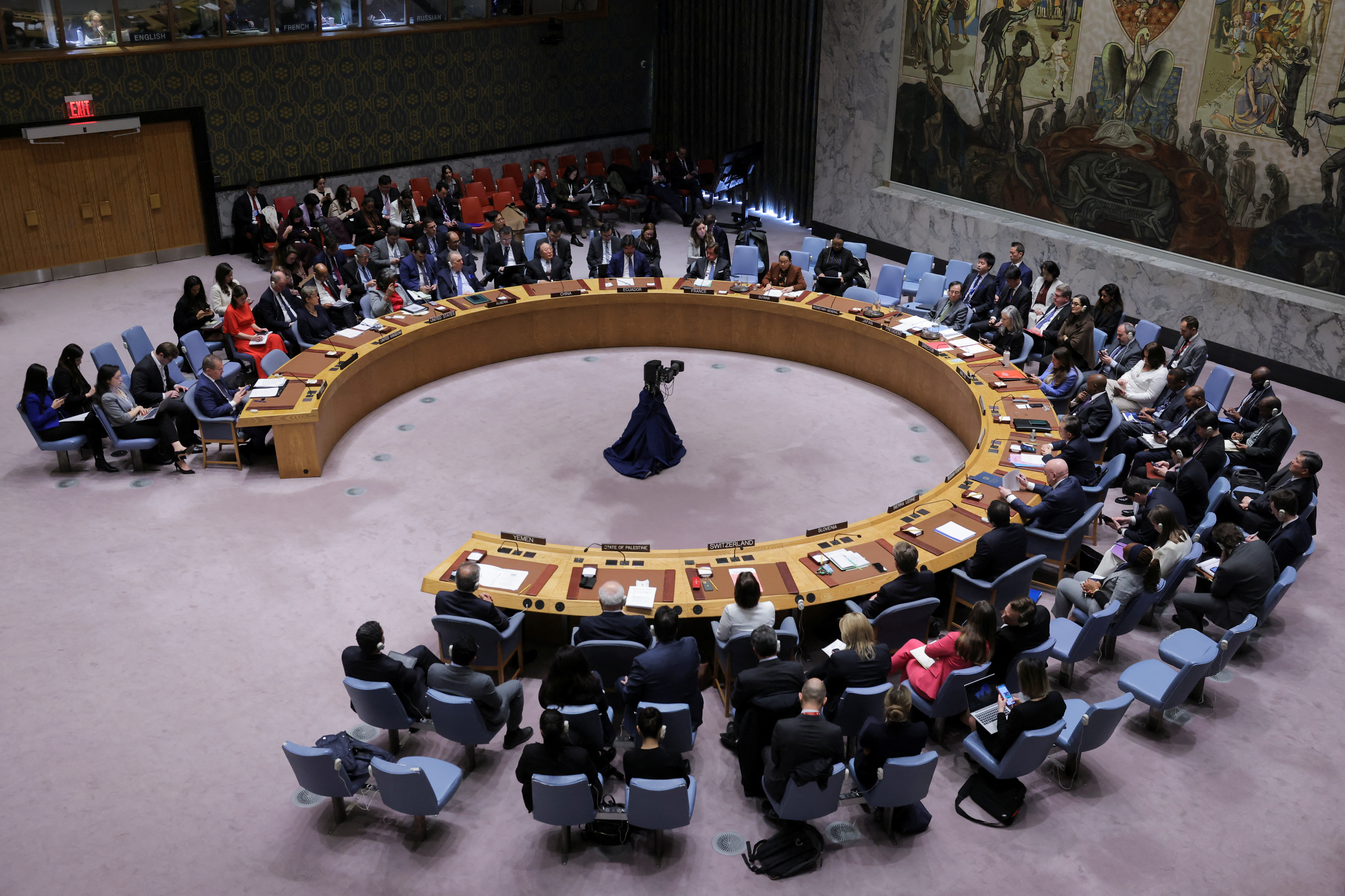 国連安保理、ガザ即時停戦決議案を採択　米は棄権
