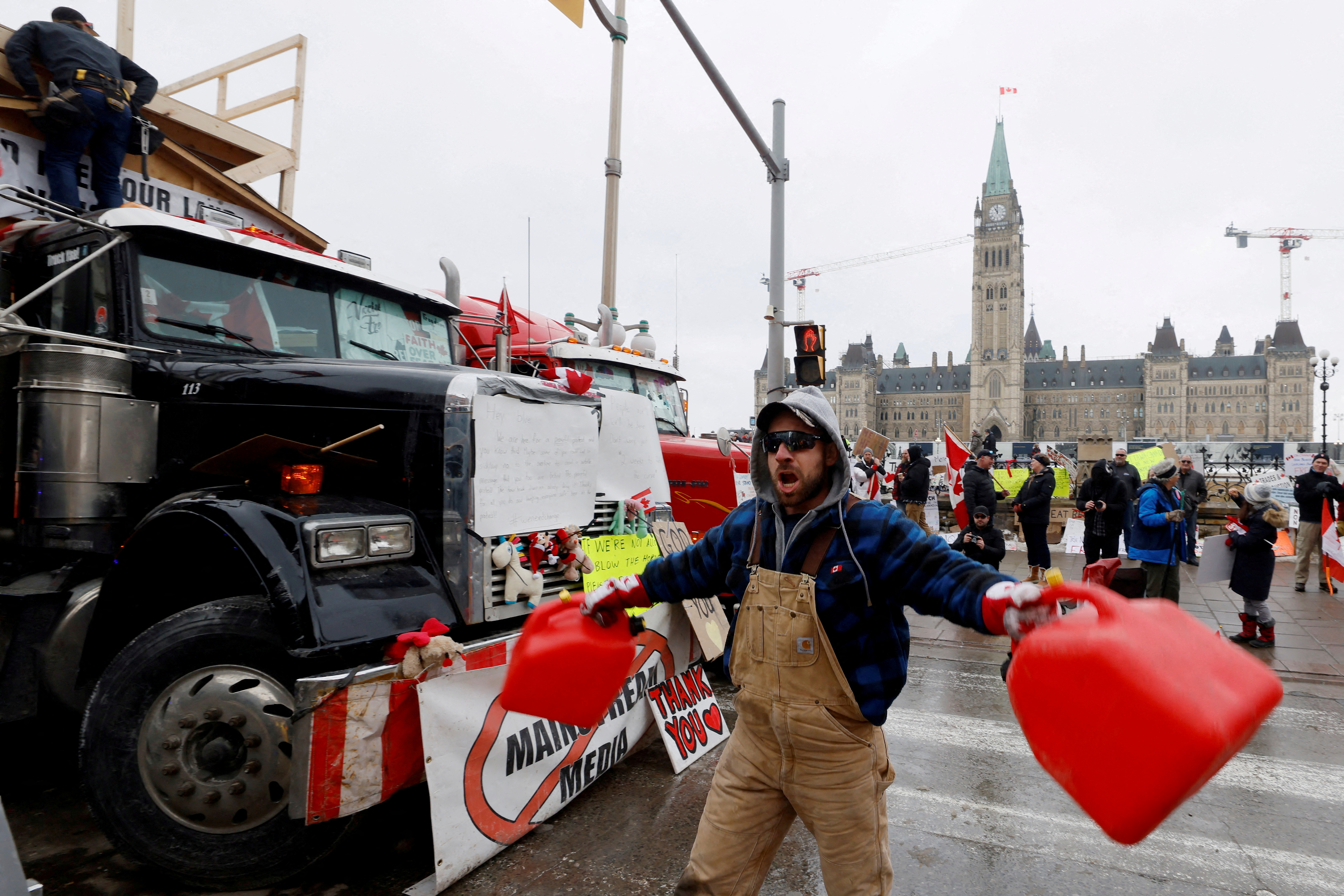 Truckers and supporters continue to protest COVID-19 vaccine mandates in Ottawa
