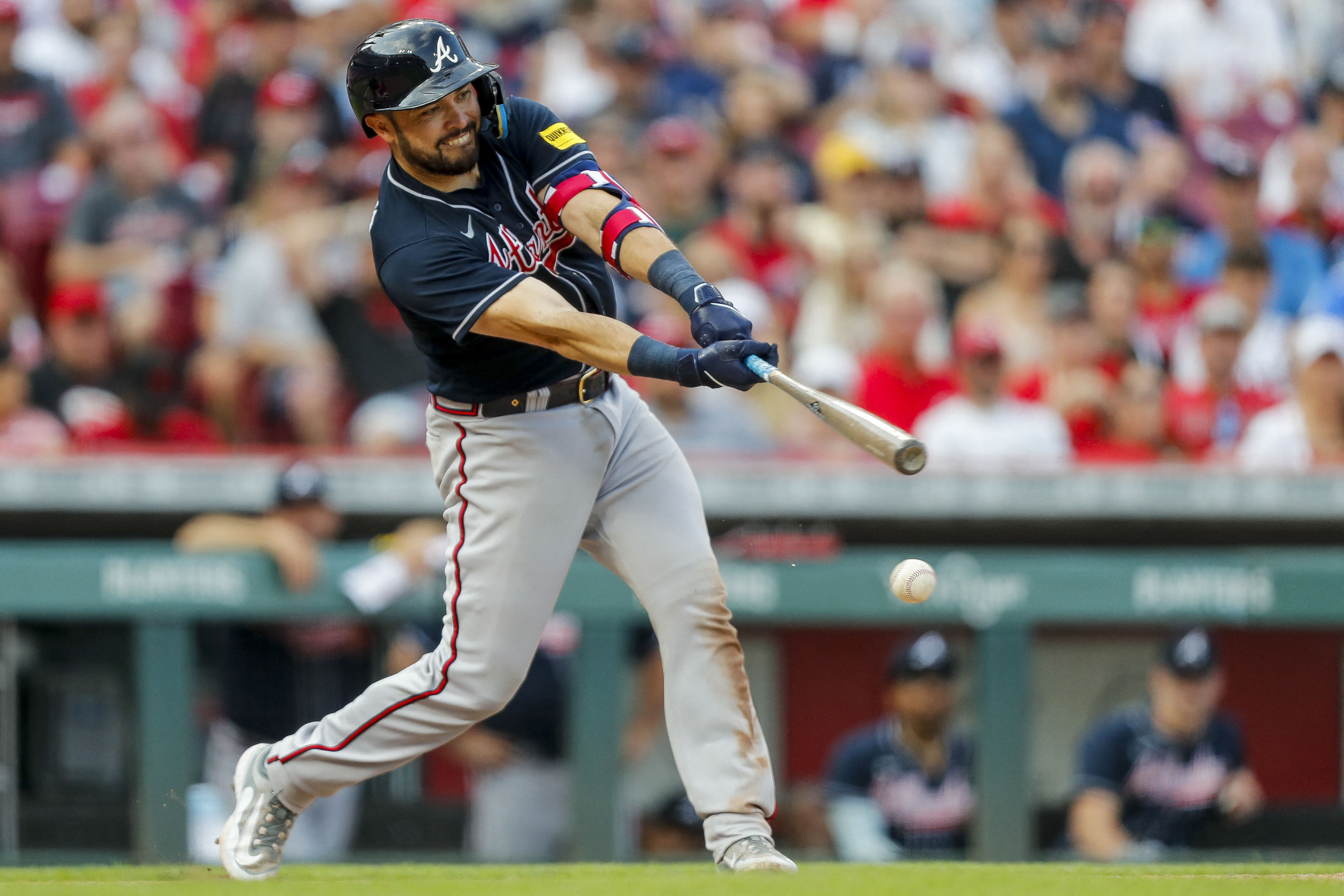 Braves end Reds' winning streak by belting 4 home runs