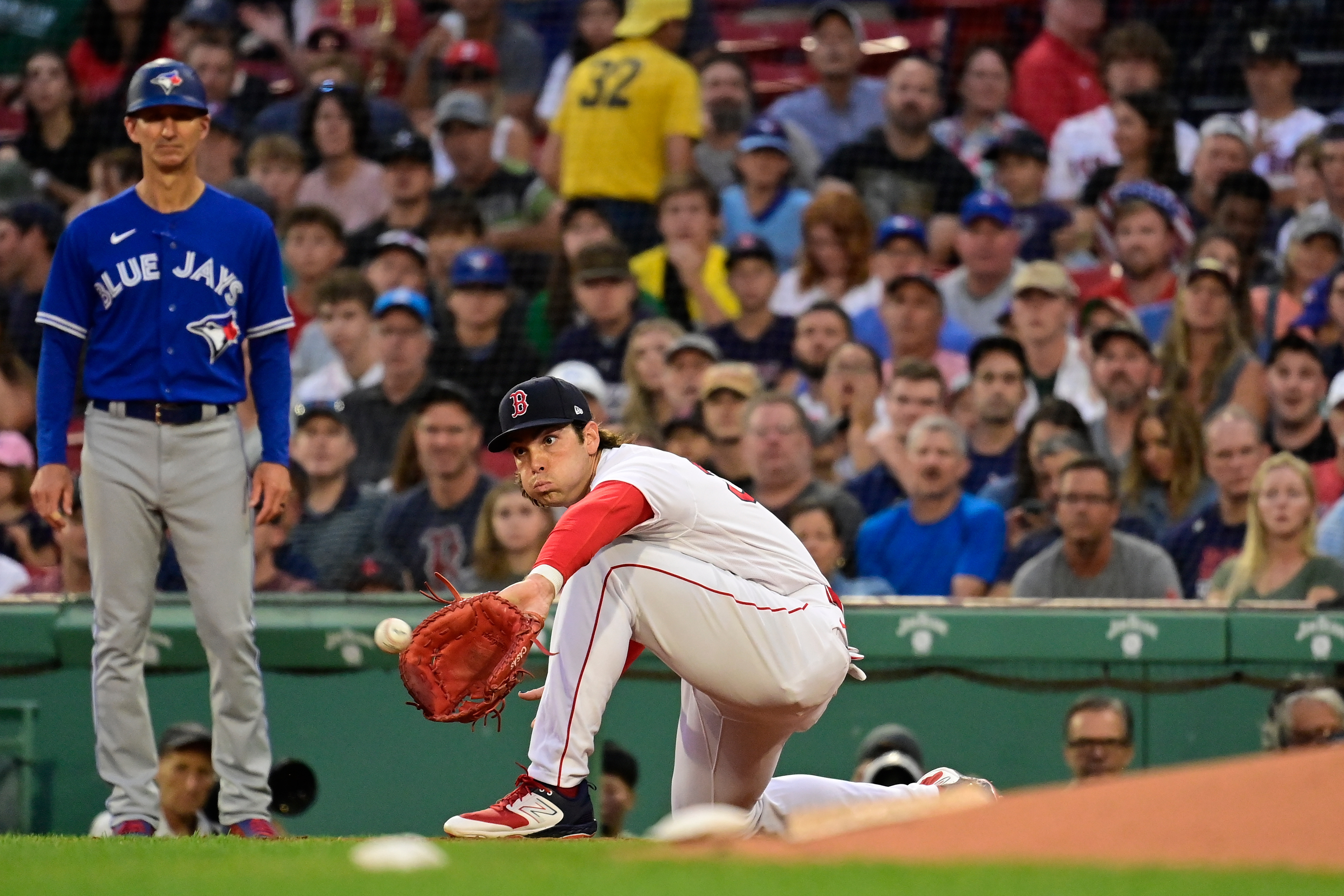 Davis Schneider homers in debut as Jays down Red Sox